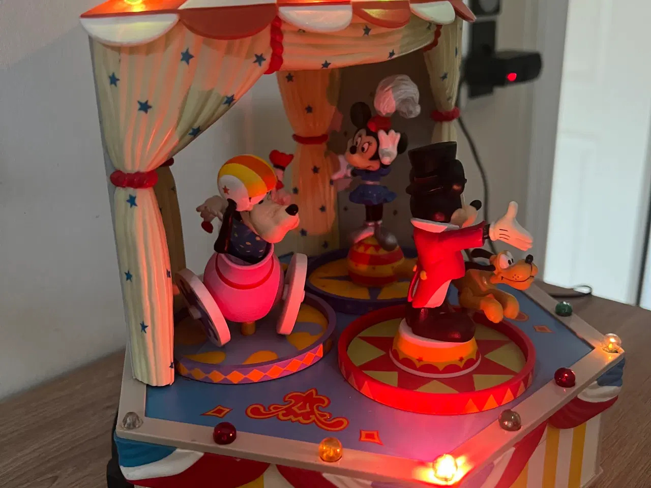 Billede 7 - Stor retro mekanisk Disney figur med musik og lys 