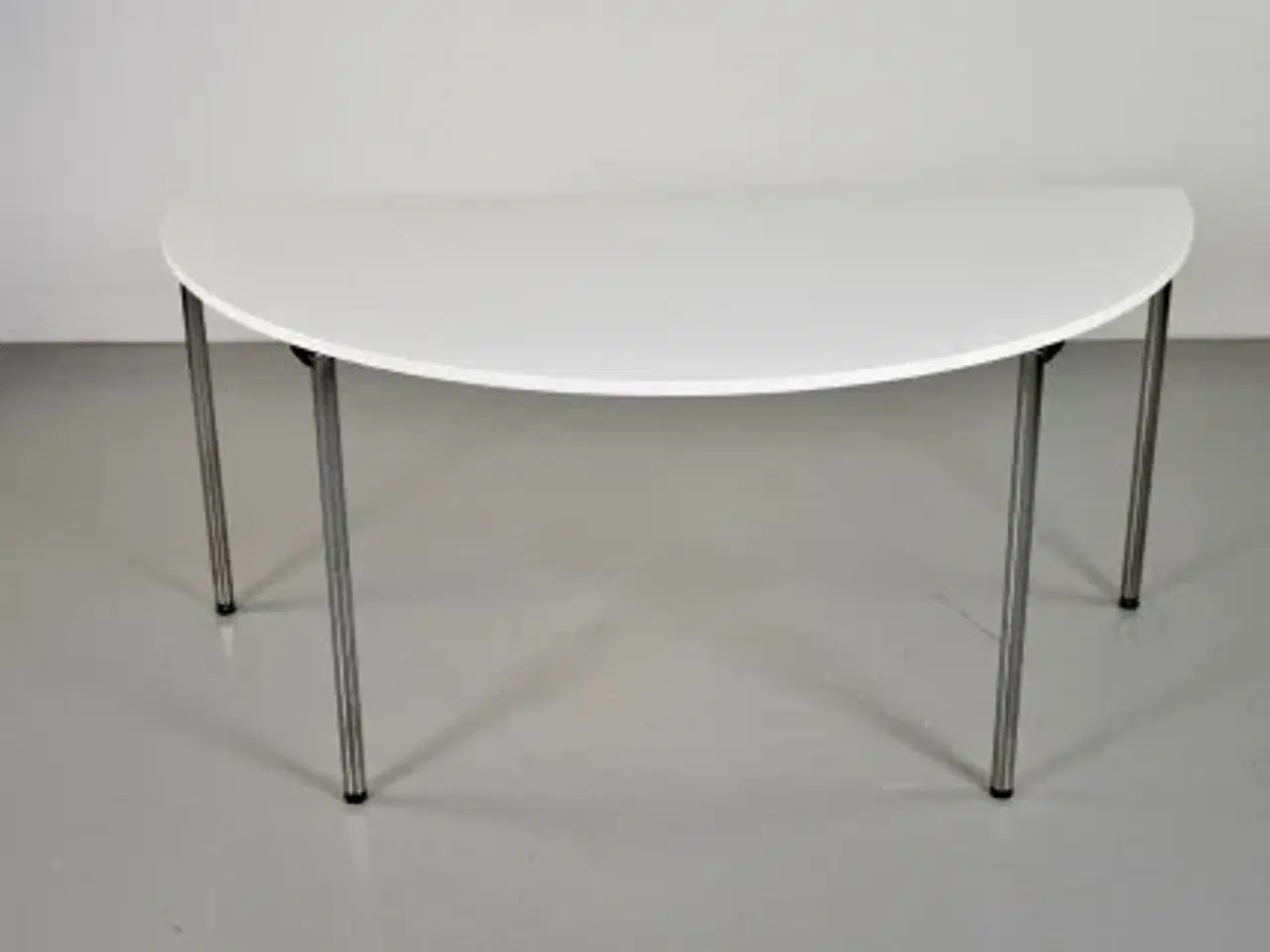 Billede 1 - Halvrundt dencon konferencebord med hvid laminat og krom stel