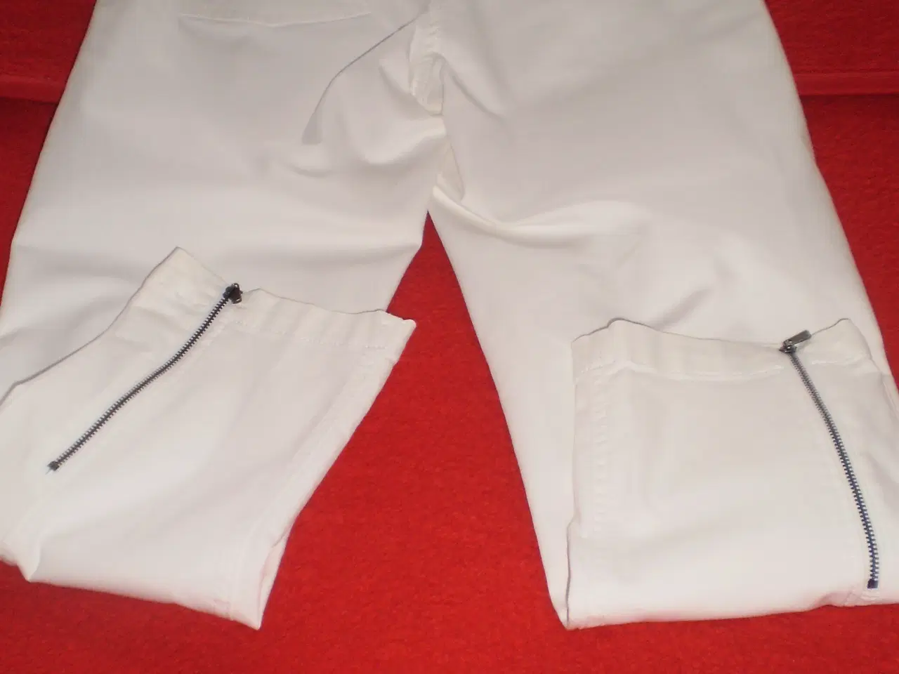 Billede 5 - Nye Lau Rie bukser, str. 42, hvide. Aldrig brugt.
