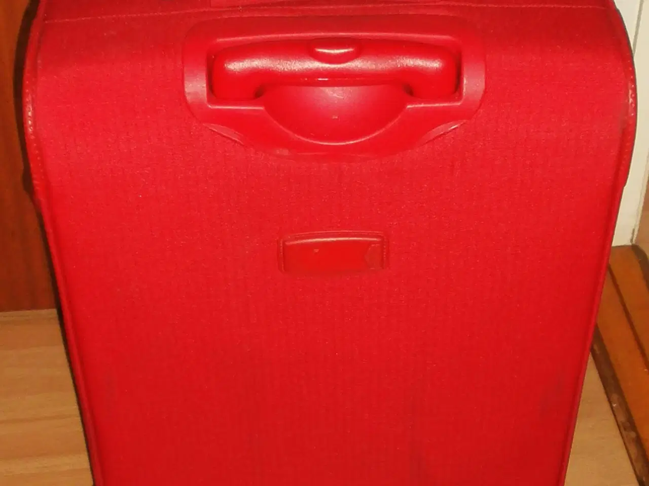 Billede 2 - Ny Rød Kuffert Sælges