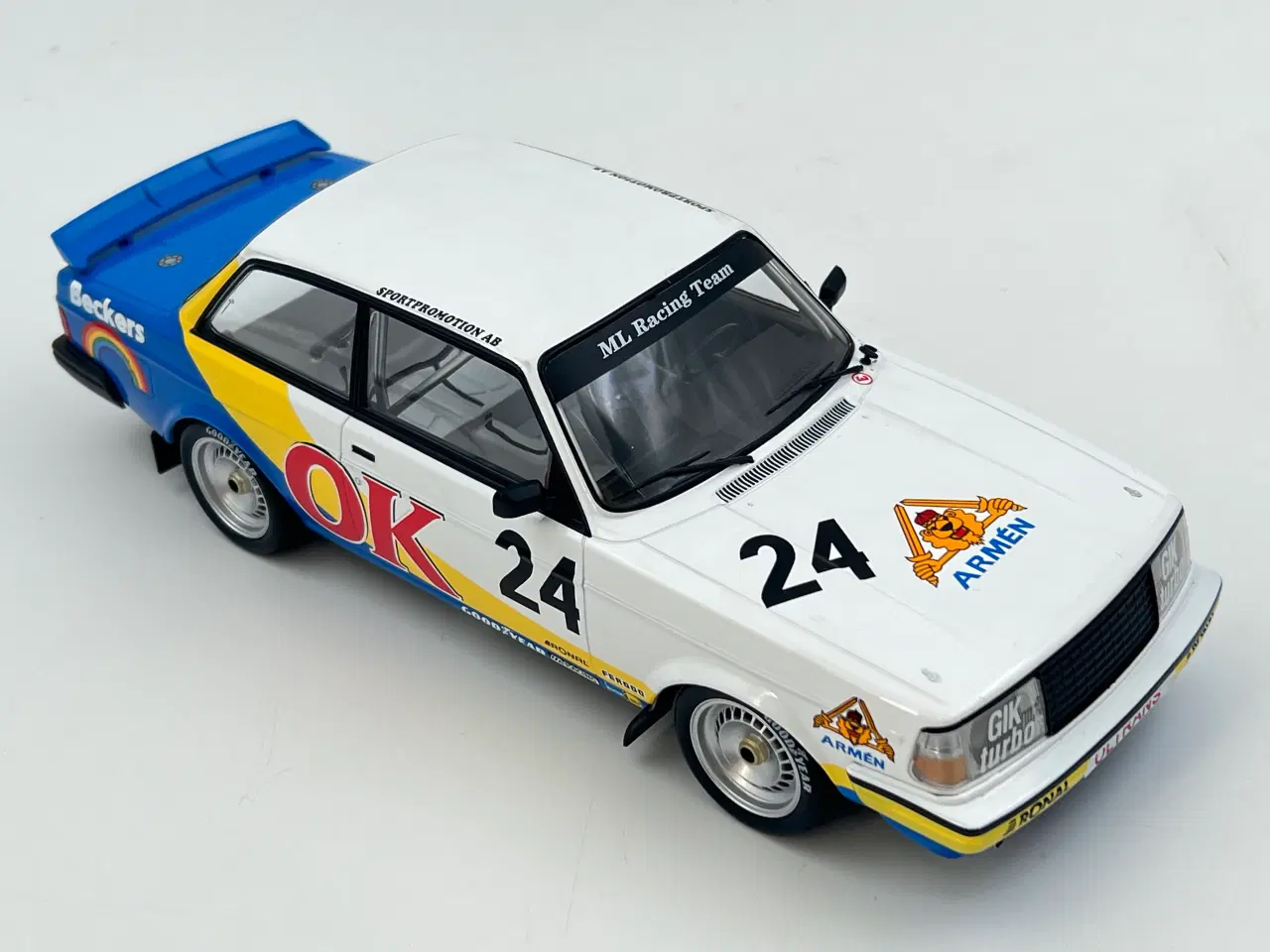 Billede 4 - 1985 Volvo 240 Turbo 1:18  Flot og detaljeret