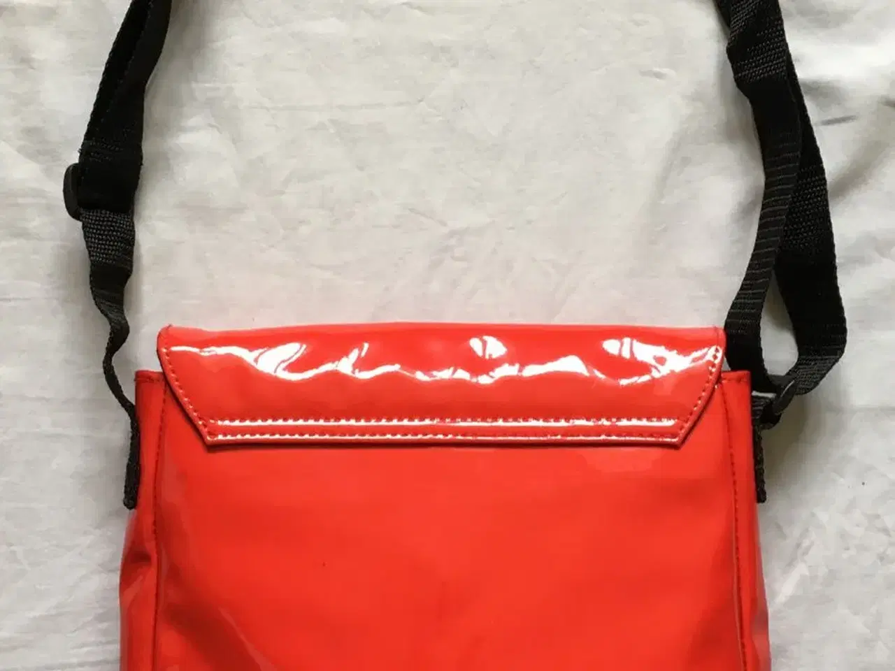 Billede 4 - Flot rød taske 