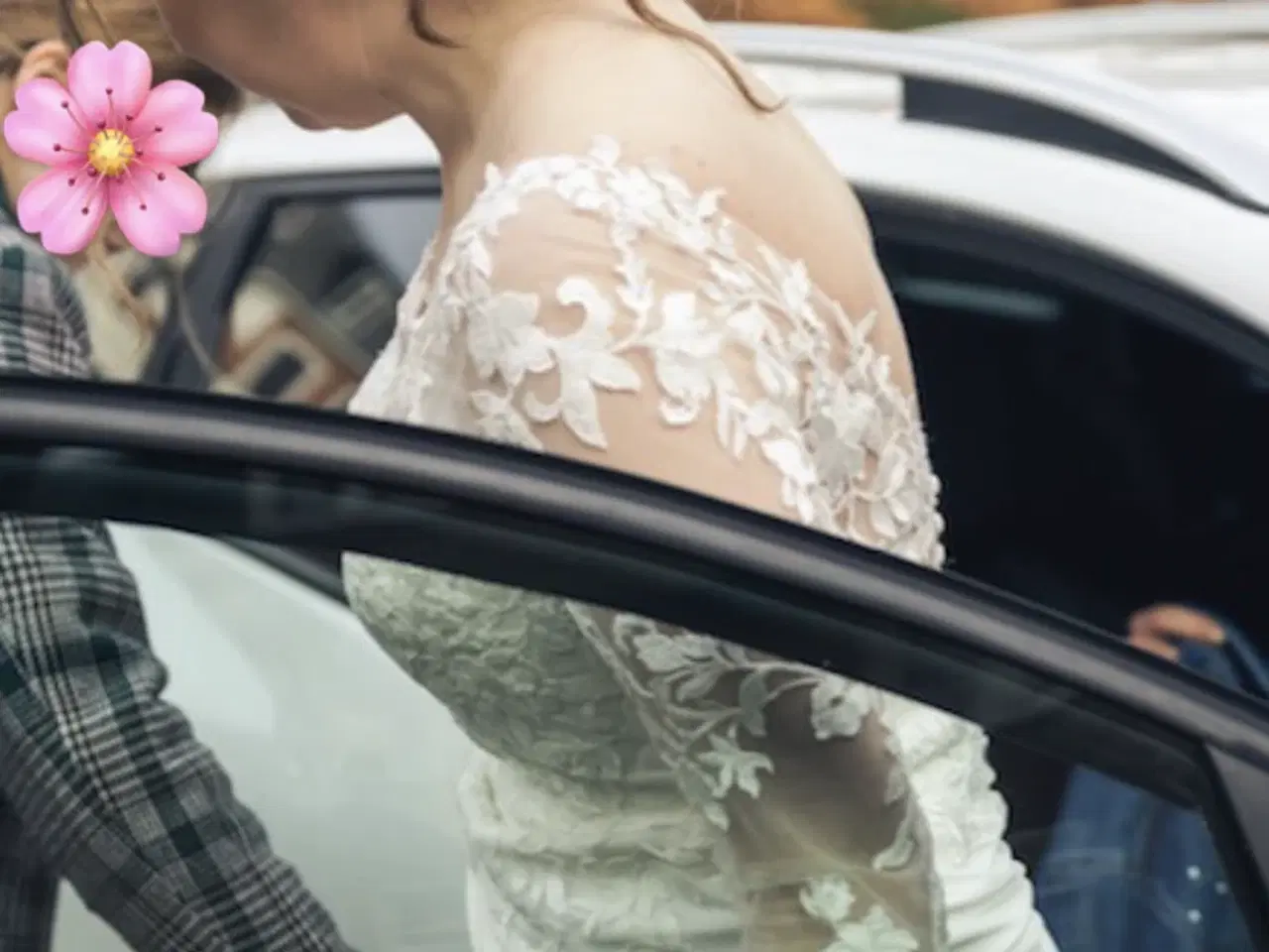 Billede 2 - Brudekjole med lange ærmer og blonder