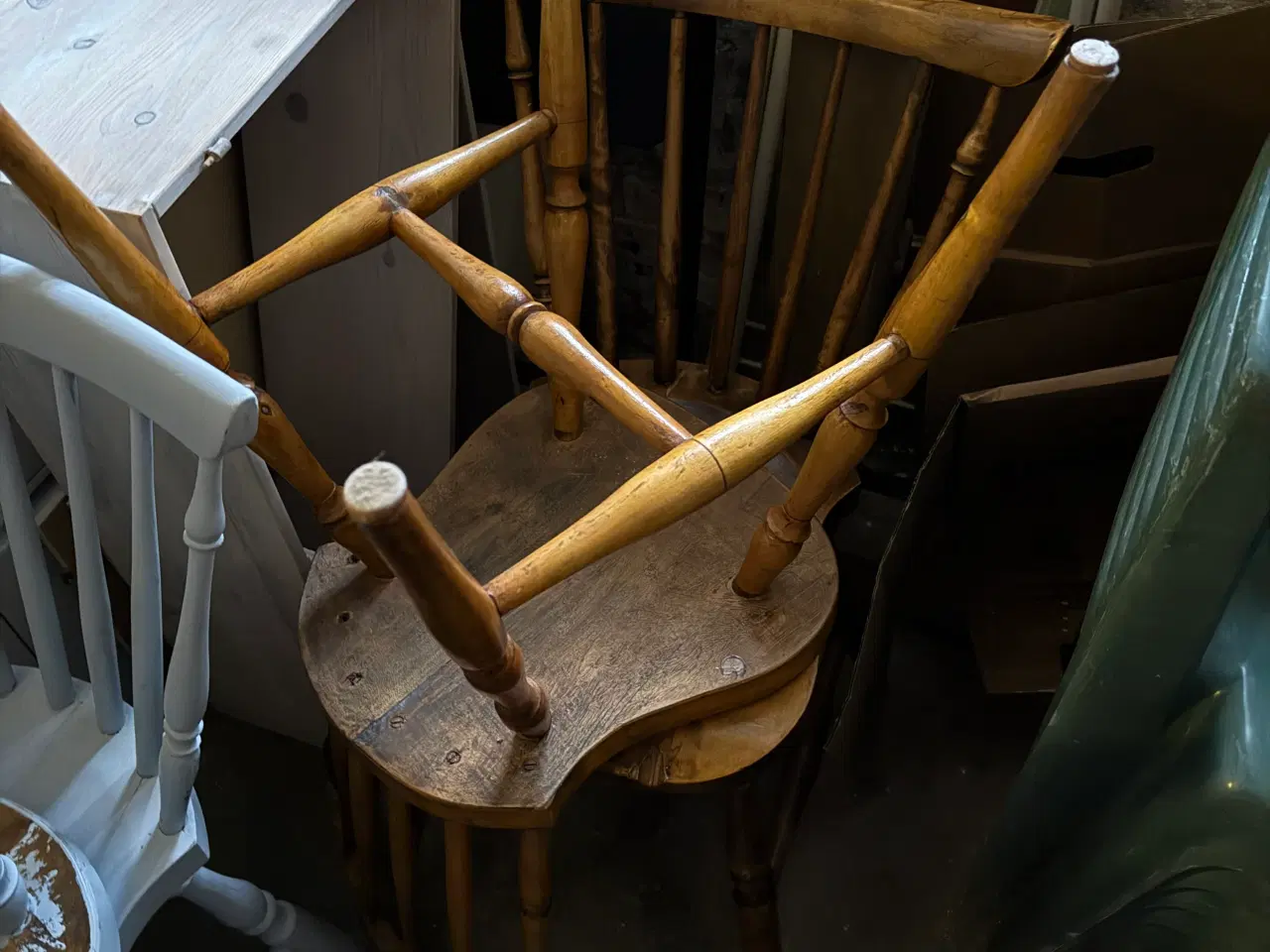 Billede 3 - 7 velholdte farverige træstole 