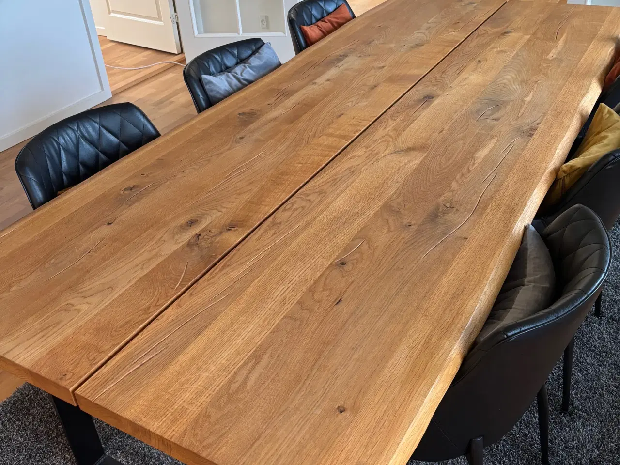 Billede 1 - Egetræsplankebord med naturkant