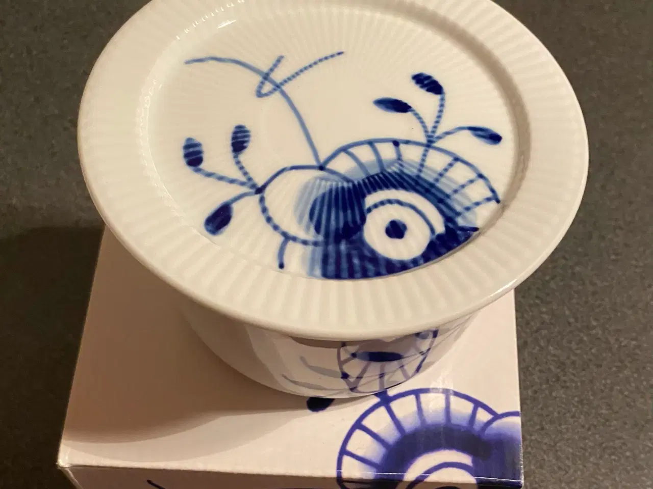 Billede 2 - Mega Mussel (Blue Fluted Mega) lille skål med låg