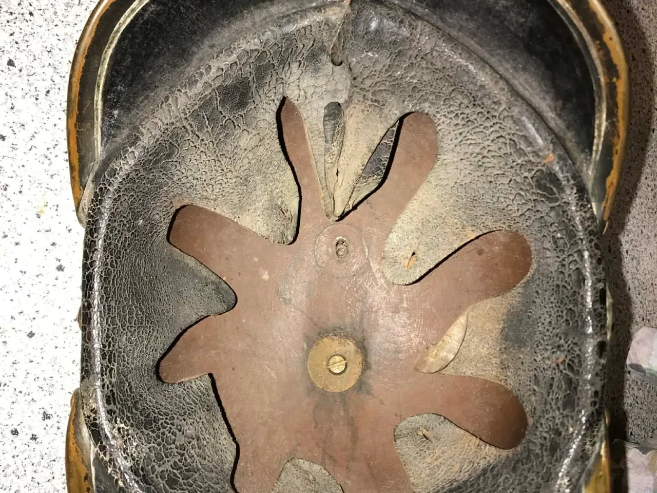 Billede 6 - Gamle brandhjelme fra ca. 1920