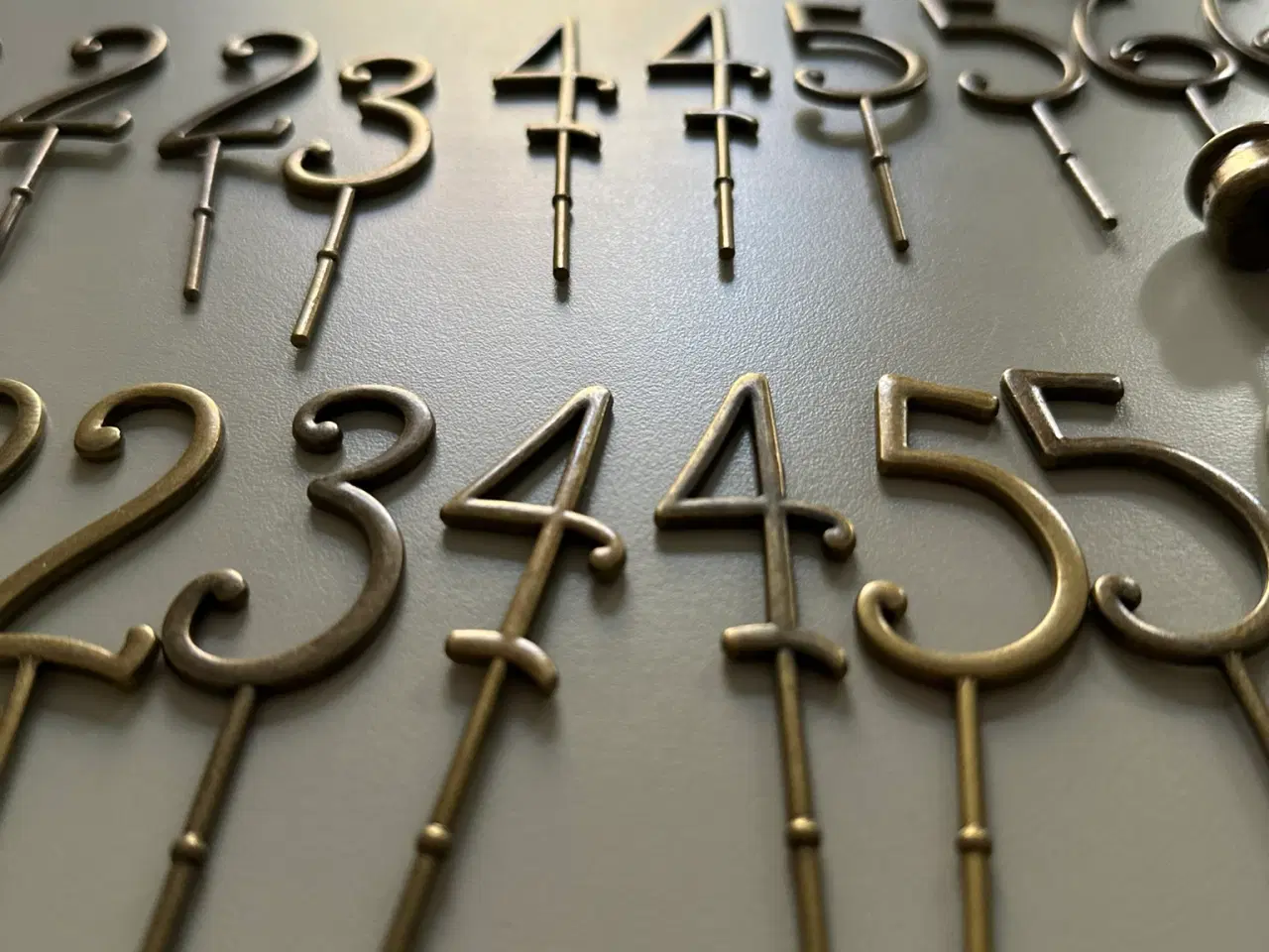 Billede 4 - Elegante bronze-tal til festlige anledninger