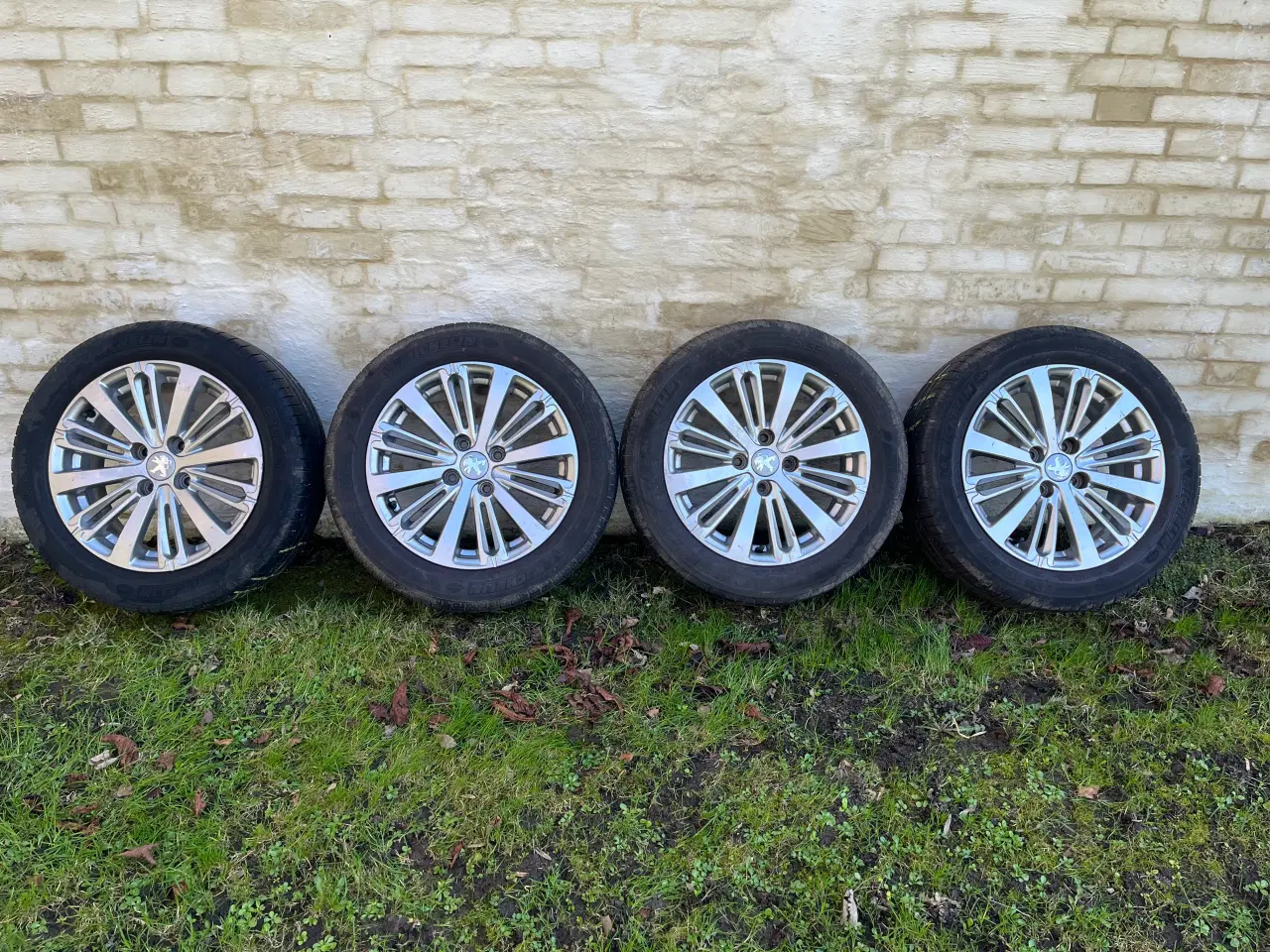 Billede 1 - Alufælge Peugeot 208 incl. Michelin sommerdæk 