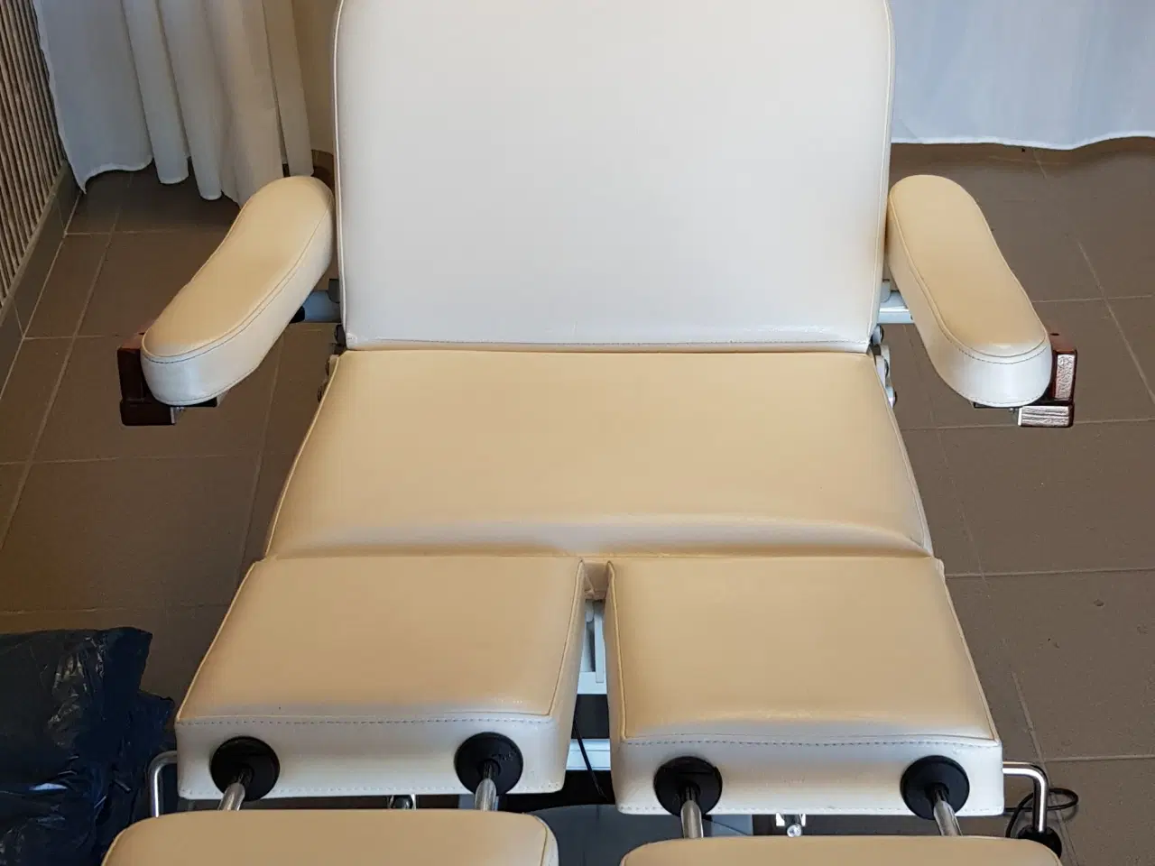 Billede 2 - Behandlingsstol fodbehandling/massage