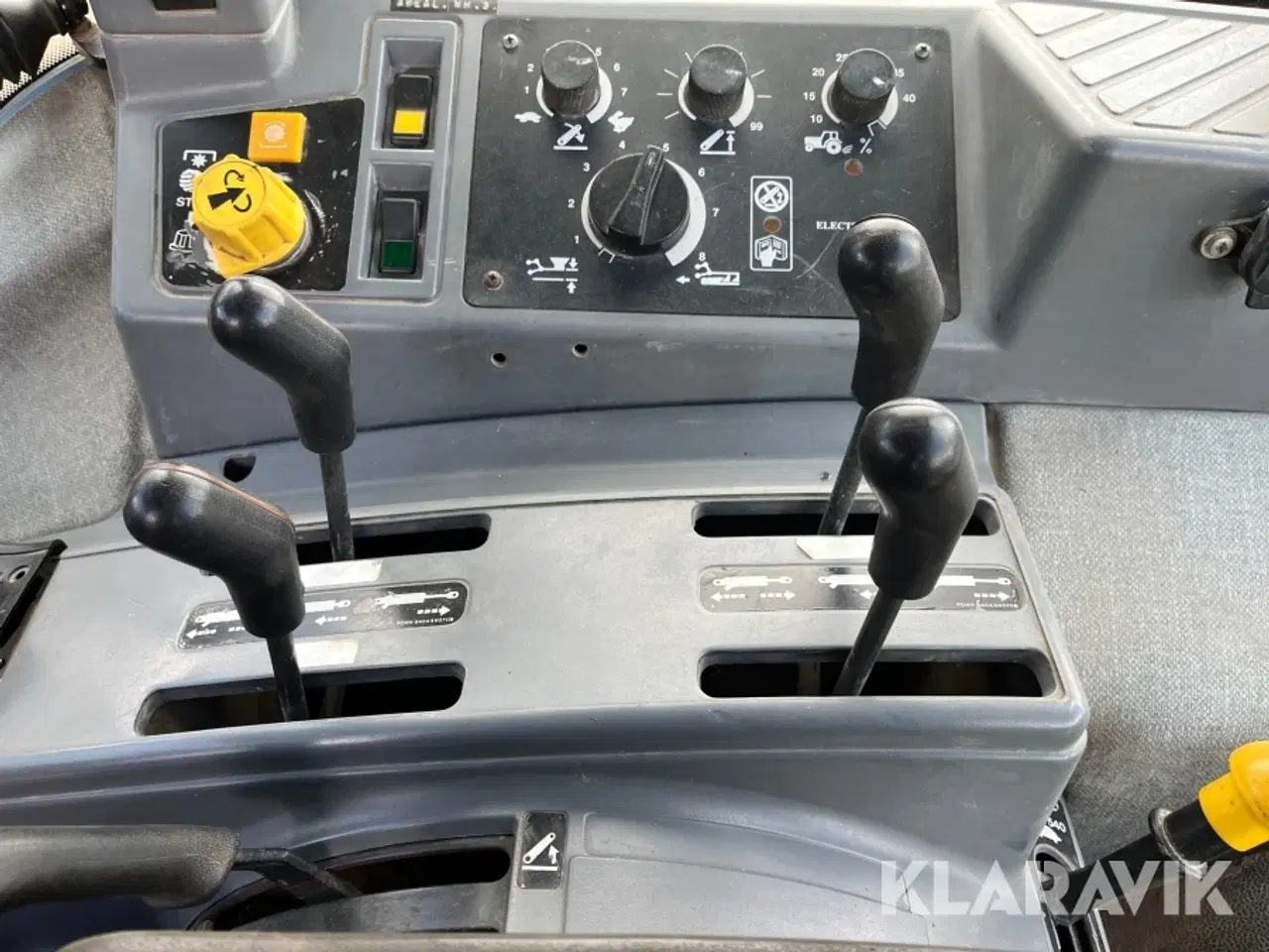 Billede 8 - Traktor Ford 8240