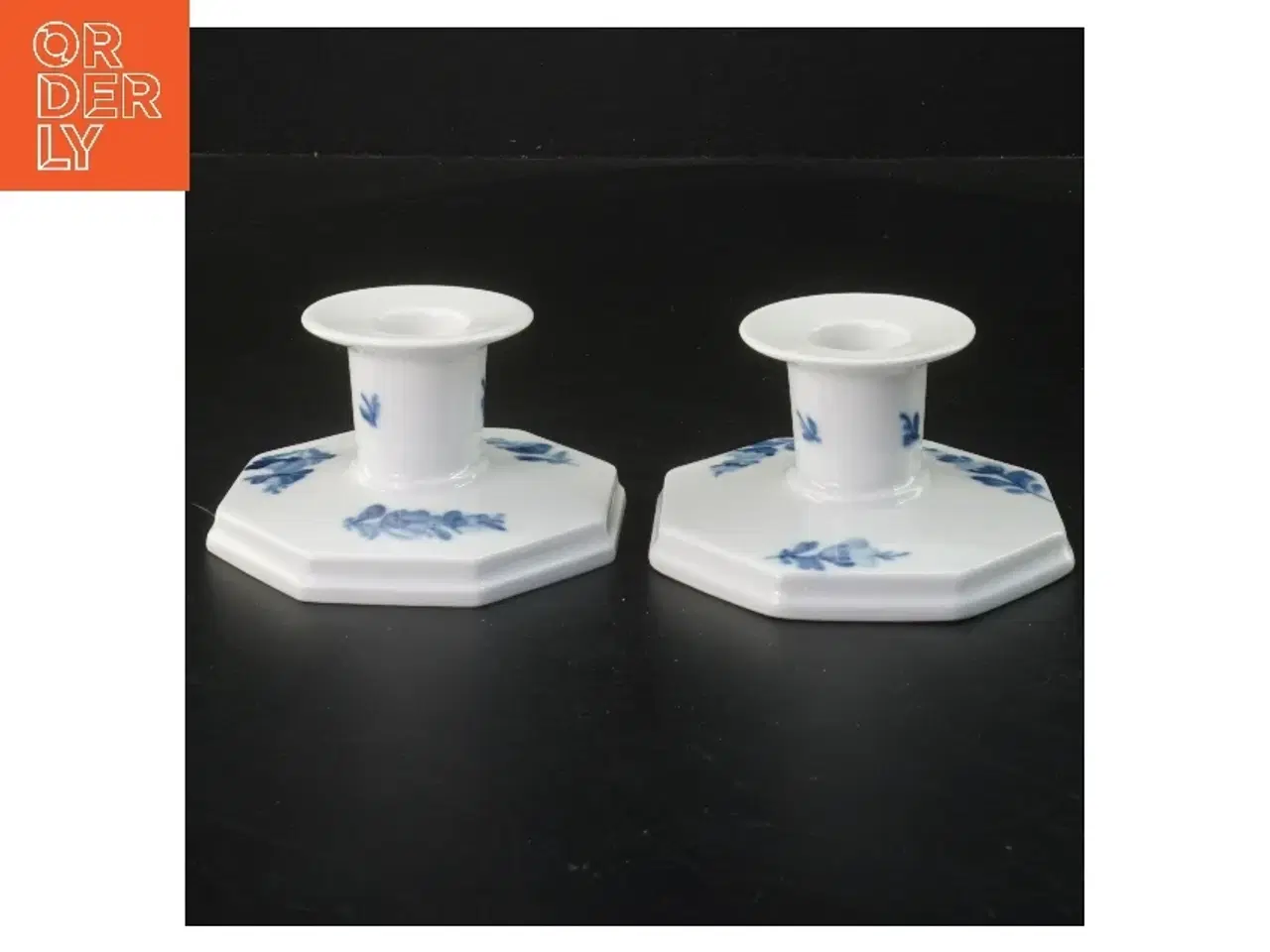 Billede 1 - Sæt med to stearinlysestager med blå blomst motiv, Royal Copenhagen (str. 2 stk 11 cm) fra Royal Copenhagen