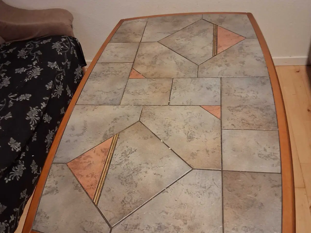 Billede 2 - Sofabord med klinker