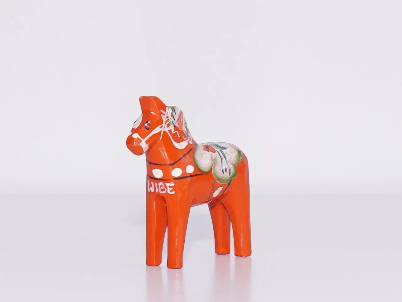 Billede 3 - 3 Dalarheste håndskåret i træ og håndmalet