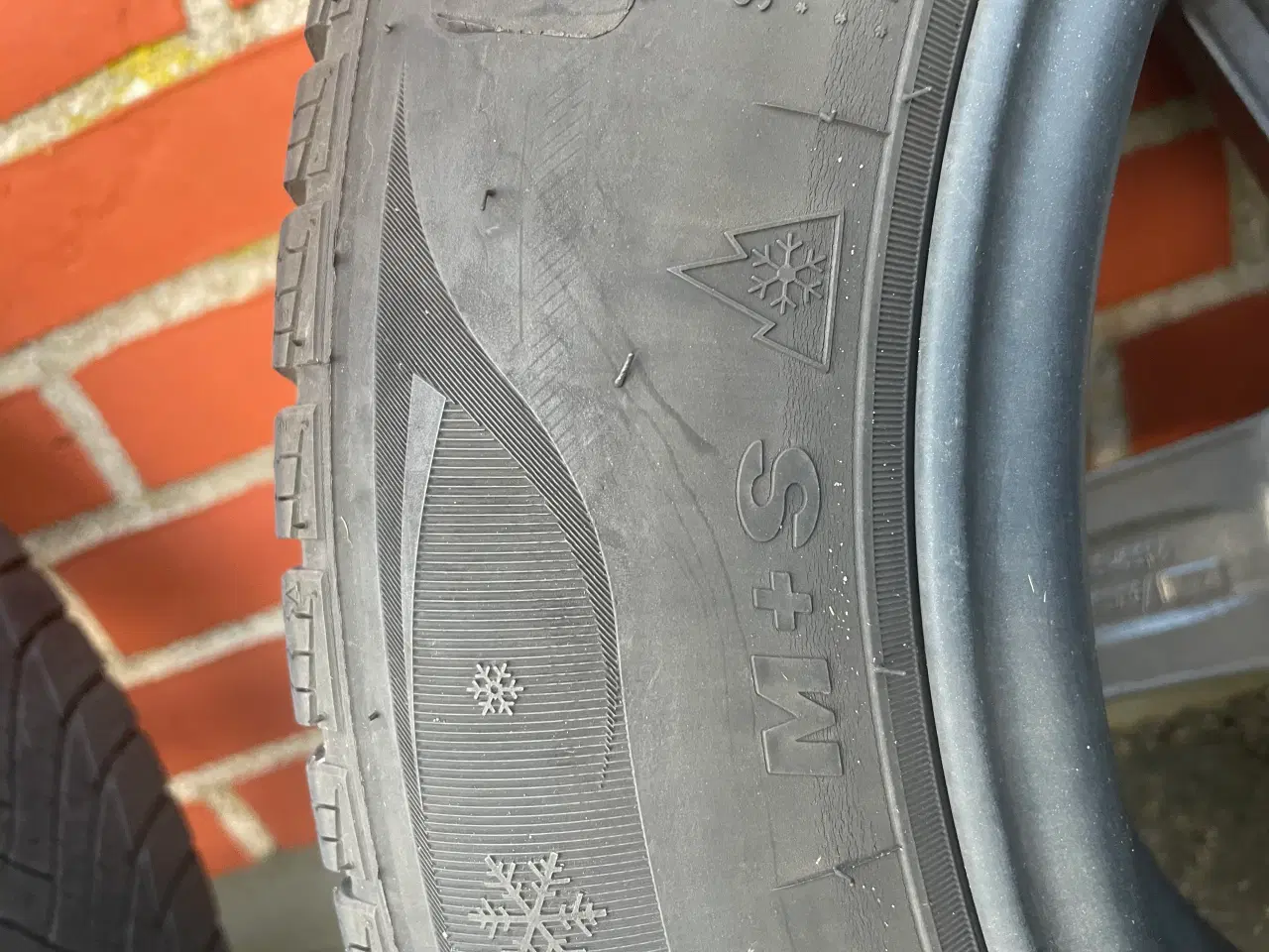 Billede 3 - Alufælge med godkendte vinterdæk