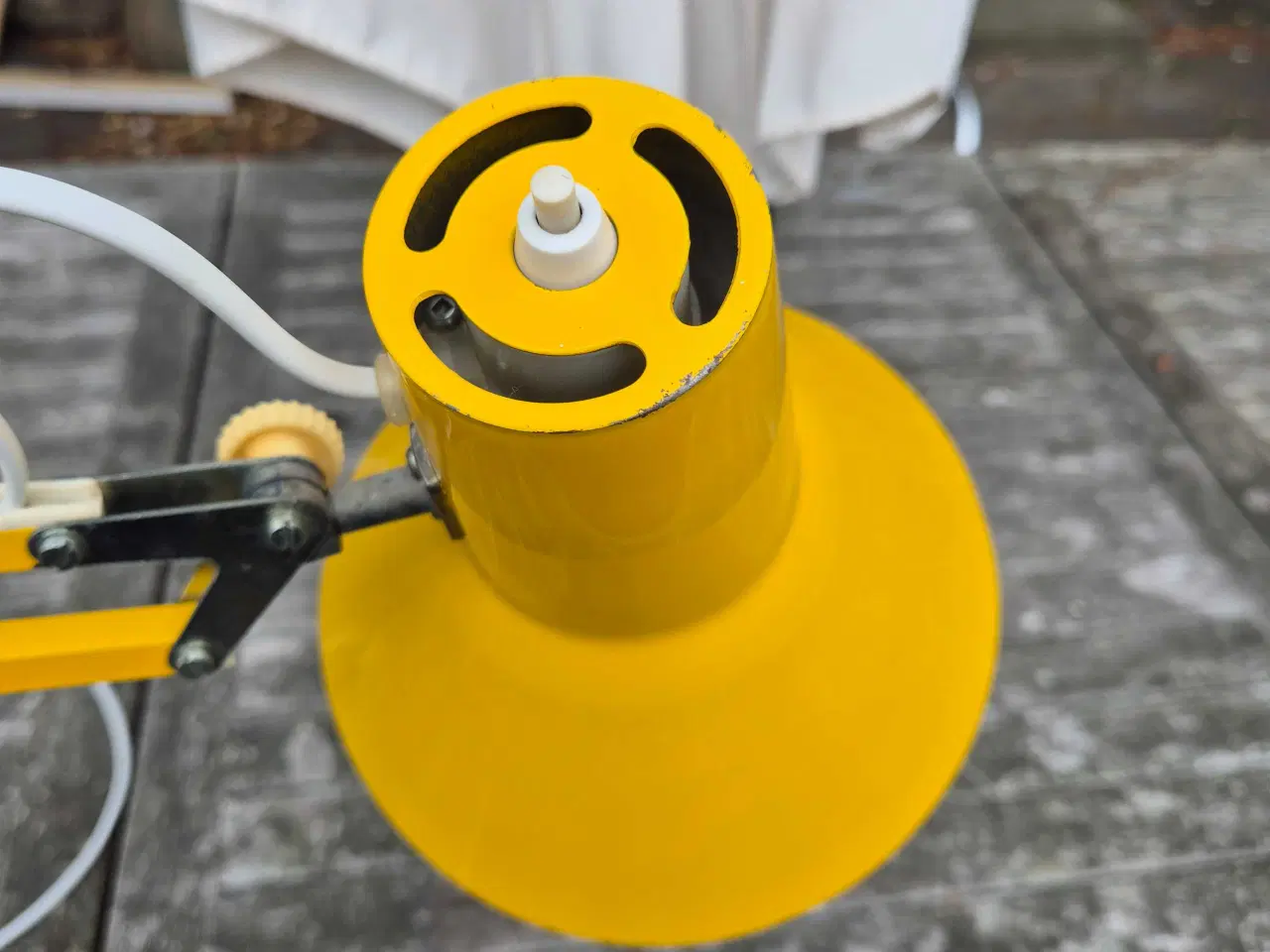 Billede 4 - Varm gul arkitektlampe i dansk design 