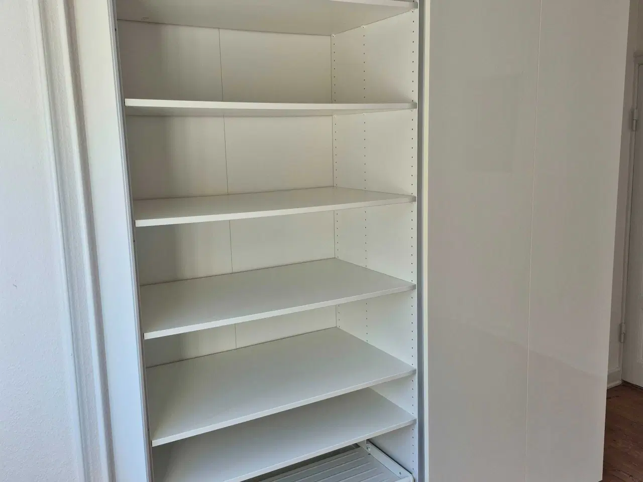 Billede 2 - Garderobe skab model pax sælges