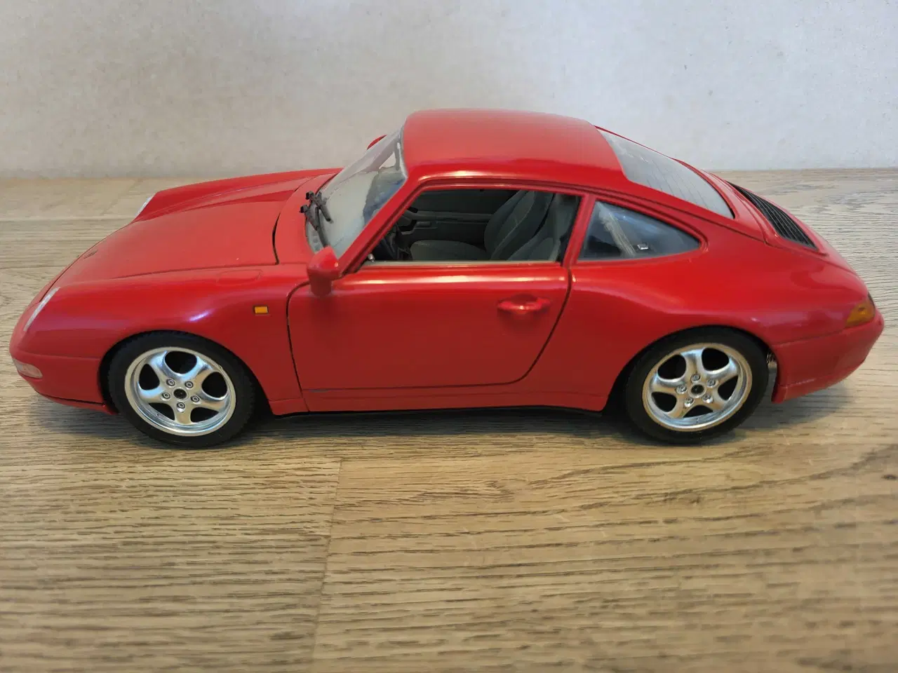 Billede 1 - Modelbil: Porsche 911 Carrera 1993.  Skala 1/18.