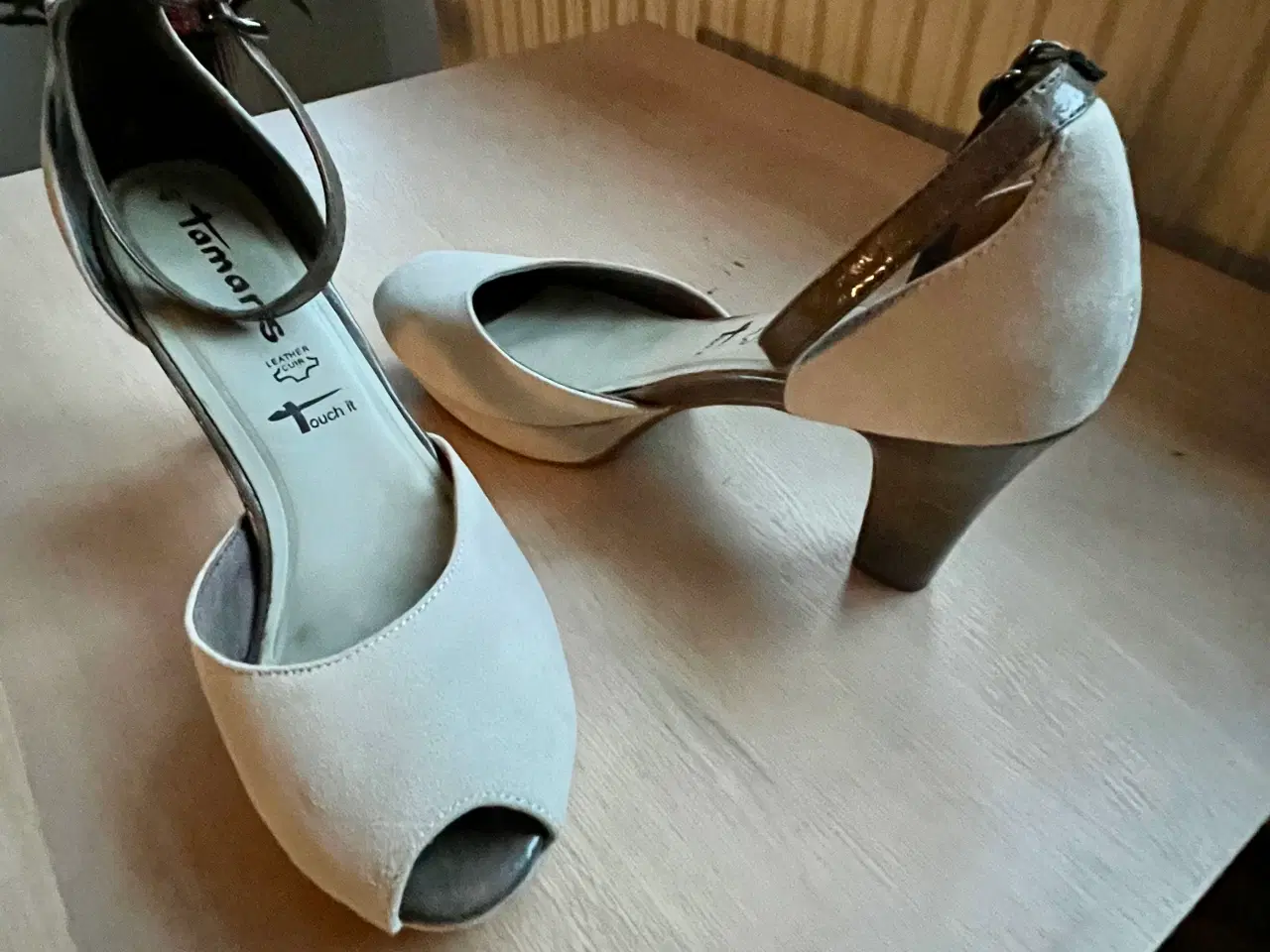 Billede 1 - Høj sandal sko