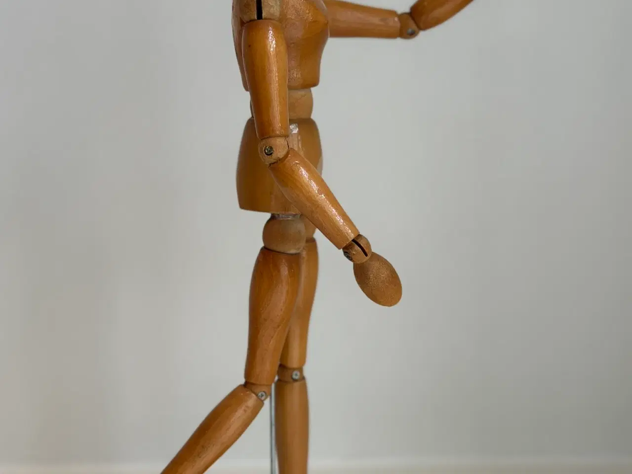 Billede 5 - Gammel tegnefigur / kunstner-dukke i træ