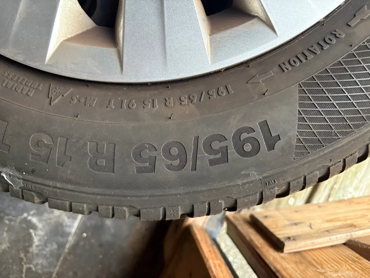 Billede 5 - Vinterdæk golf 7 m. Originale hjulkapsler