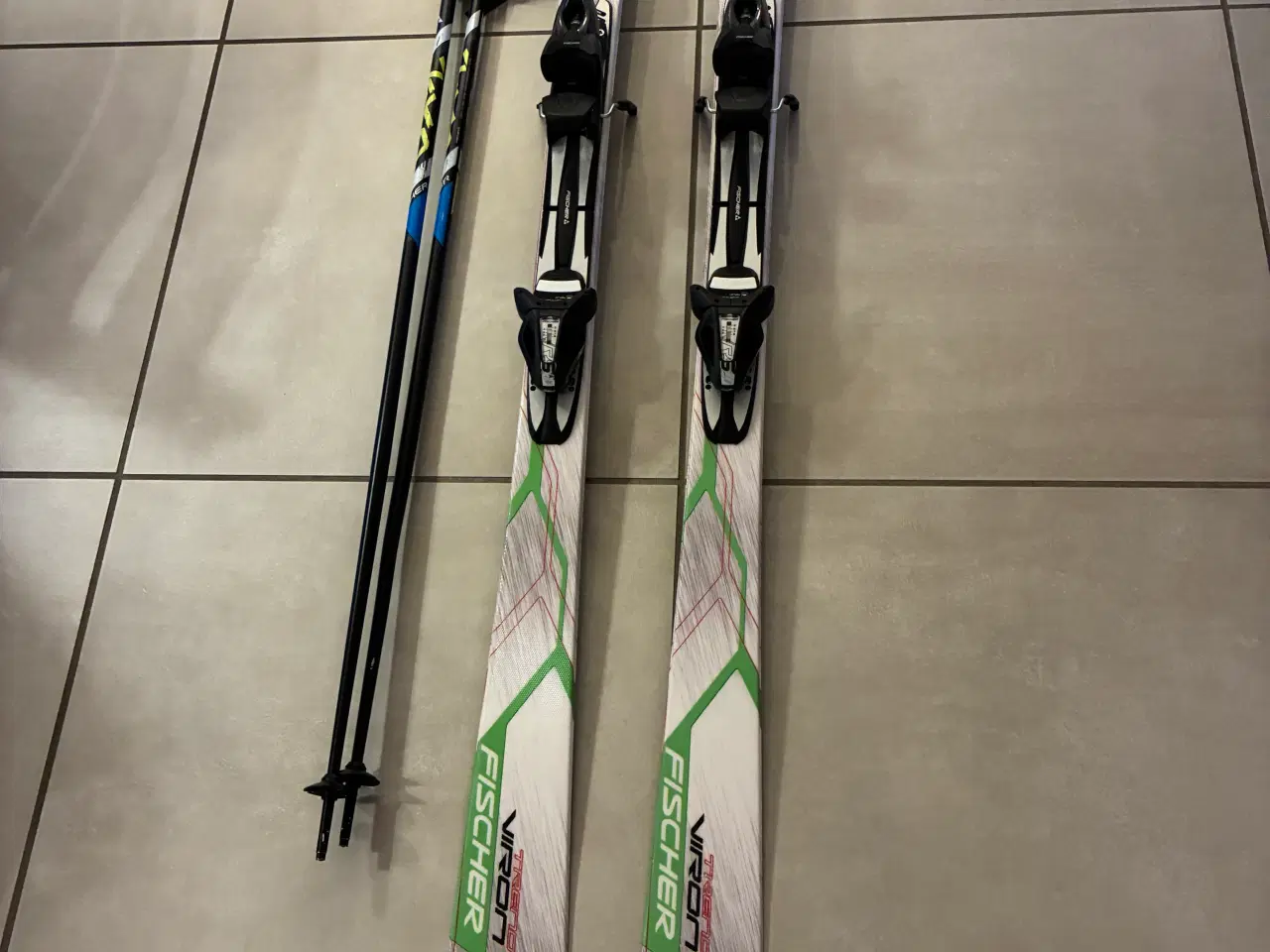 Billede 1 - Fischer alpinski 160 med stave