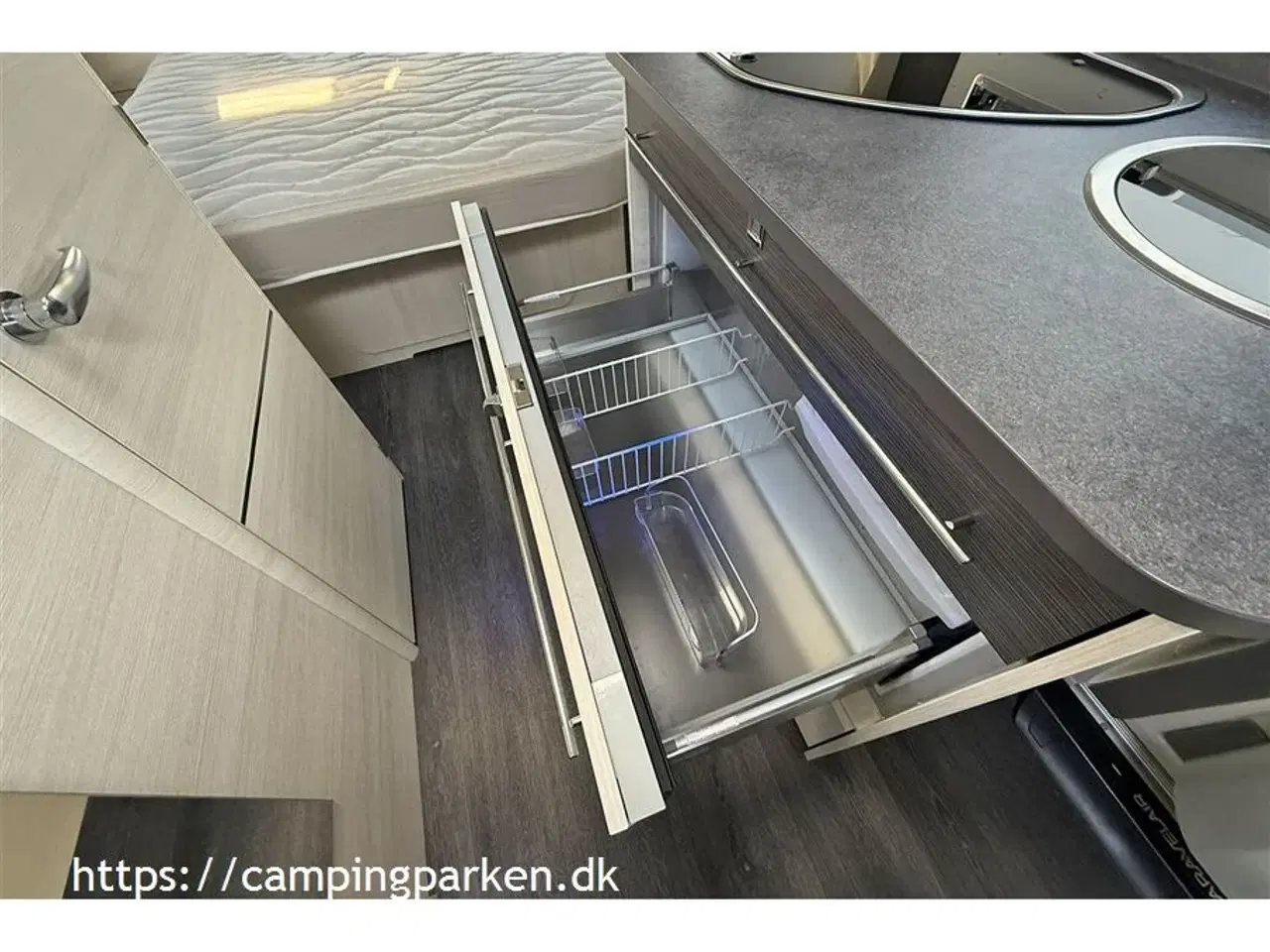 Billede 5 - 2022 - Caravelair Artica 490   Super fin campingvogn med mover, cykelstativ, aircondition og fortelt