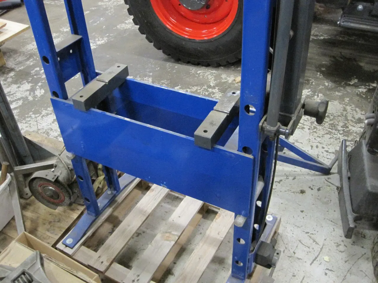 Billede 3 - AC Presser 25t som ny