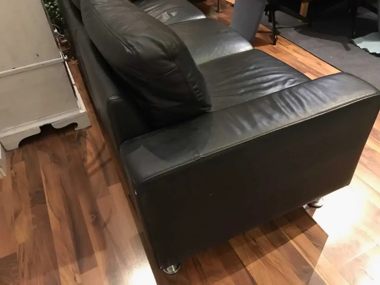 Billede 4 - To og trepersoners sofa i sort læder