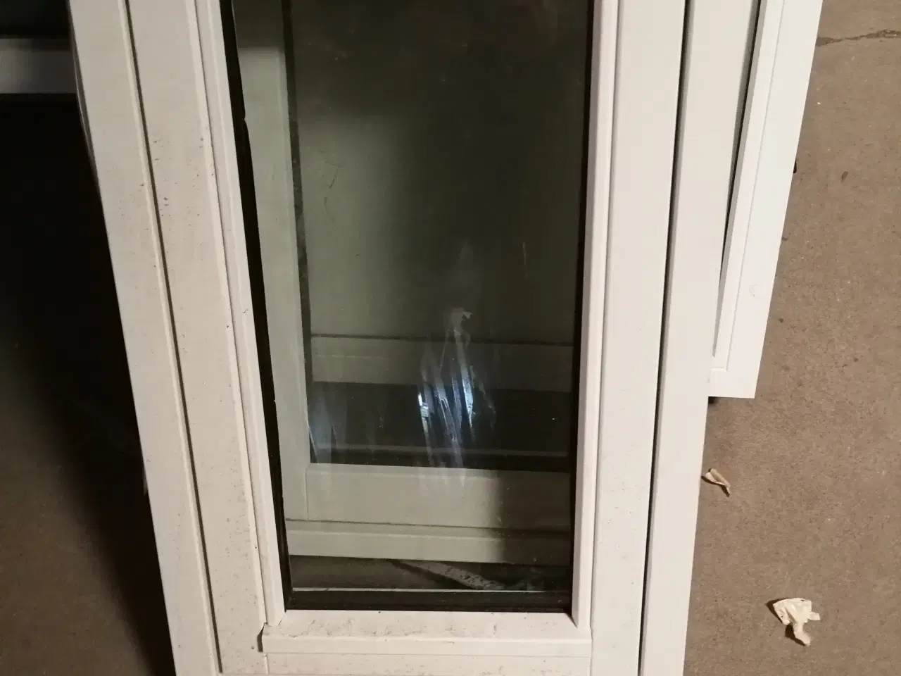 Billede 2 - NYT LILLE TOPSTYRET VINDUE 42,8x68,8, KR 1000