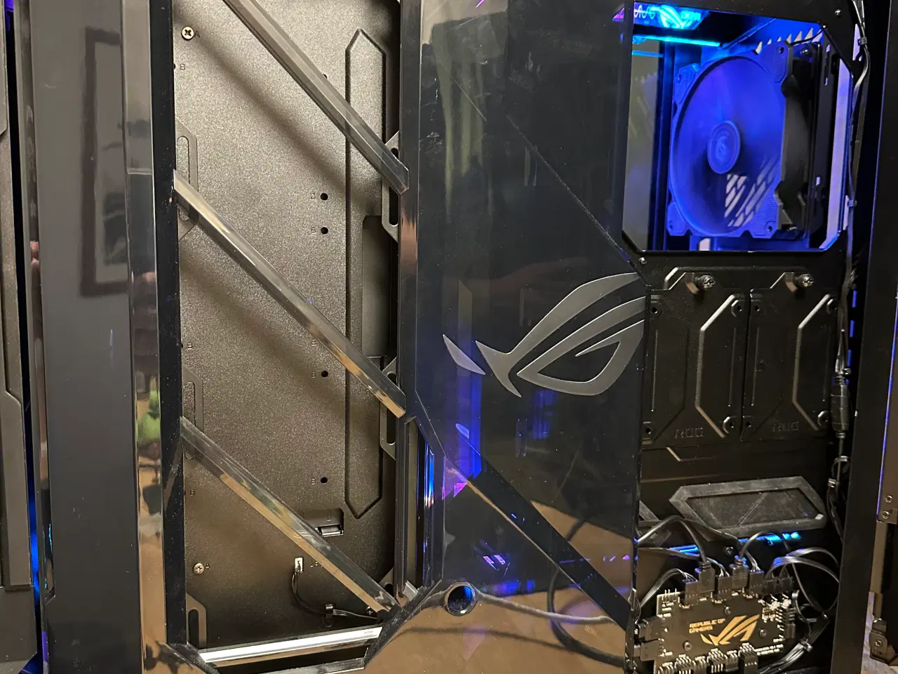 Billede 3 - Asus Hyperion GR701 Full Tower Kabinet