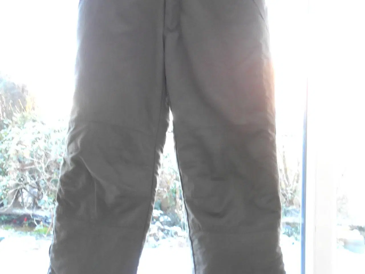 Billede 1 - Skibukser, Kilmanock str. 40