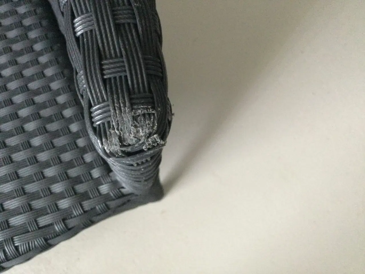 Billede 3 - Havebord og 8 sorte polyrattan stole