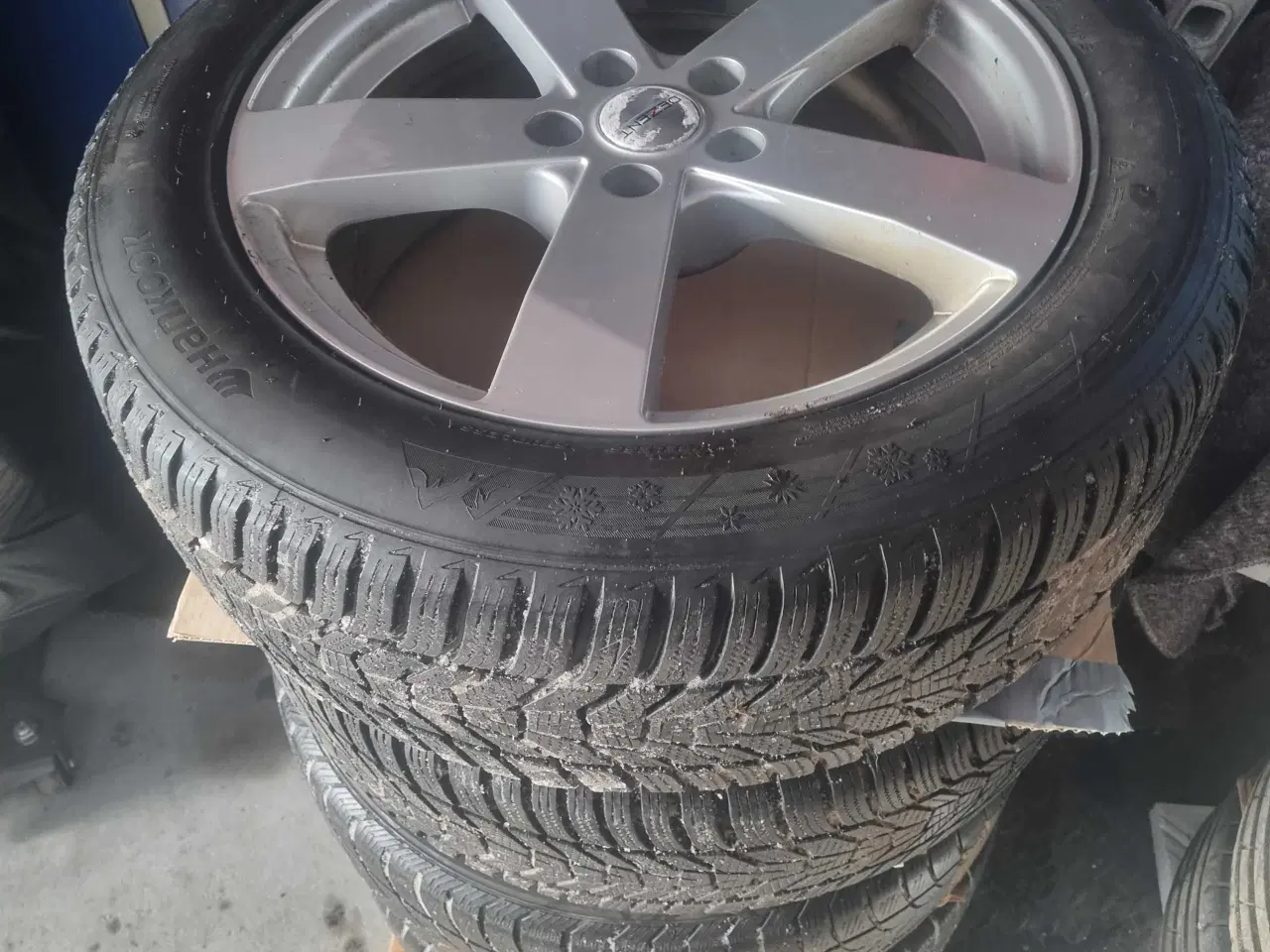 Billede 2 - 5x114,3  17 tommer Dezent med Vinterdæk 