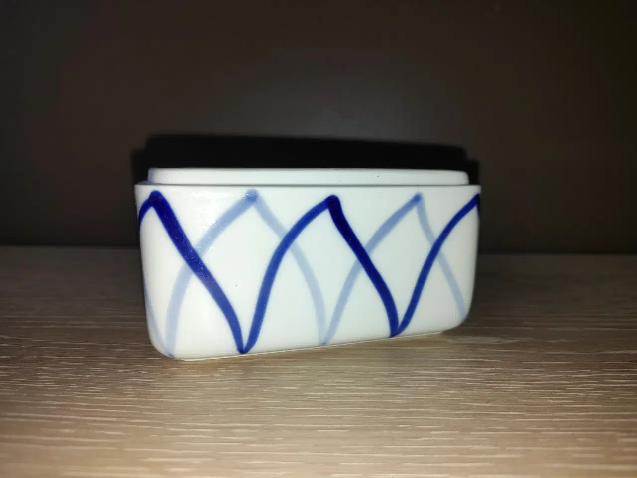 Billede 1 - Flot Lyngby smørboks uden låg