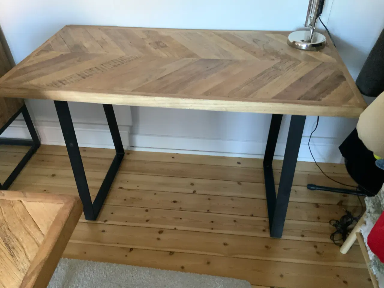 Billede 8 - Stort flot spisestuesæt. Bord, skænk og sidebord