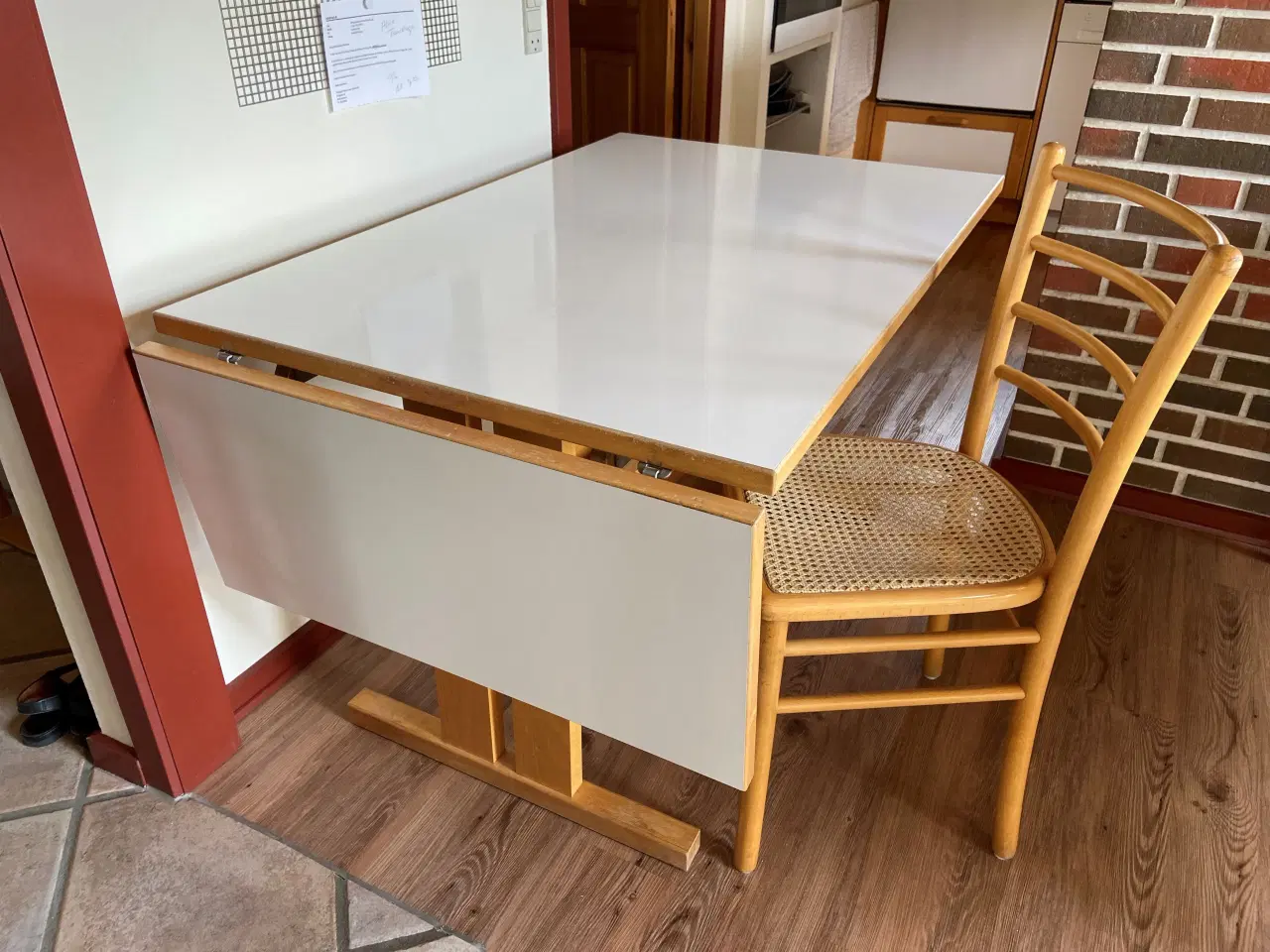 Billede 1 - Køkkenbord og 4 stoel