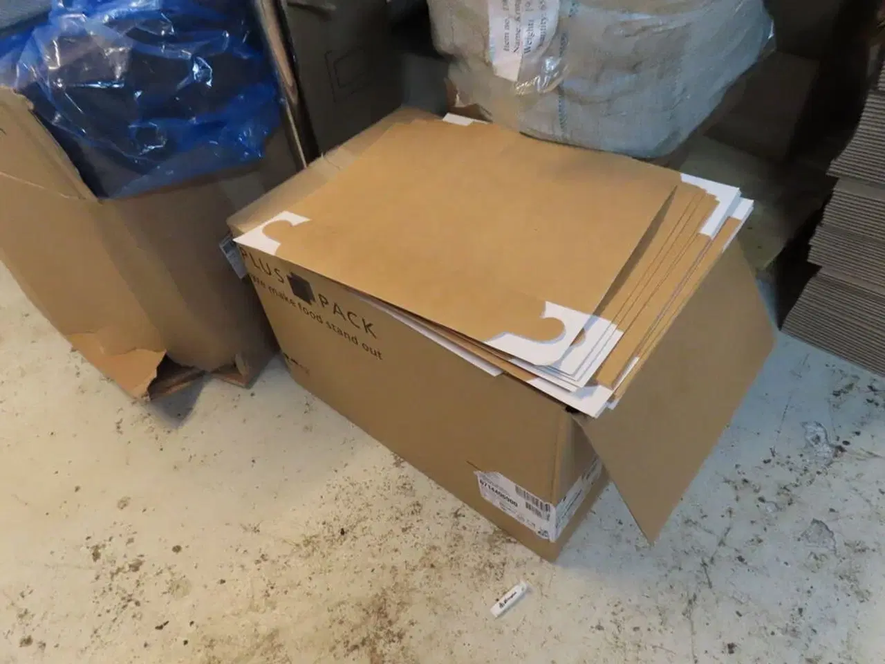 Billede 15 - Div. reoler og indhold