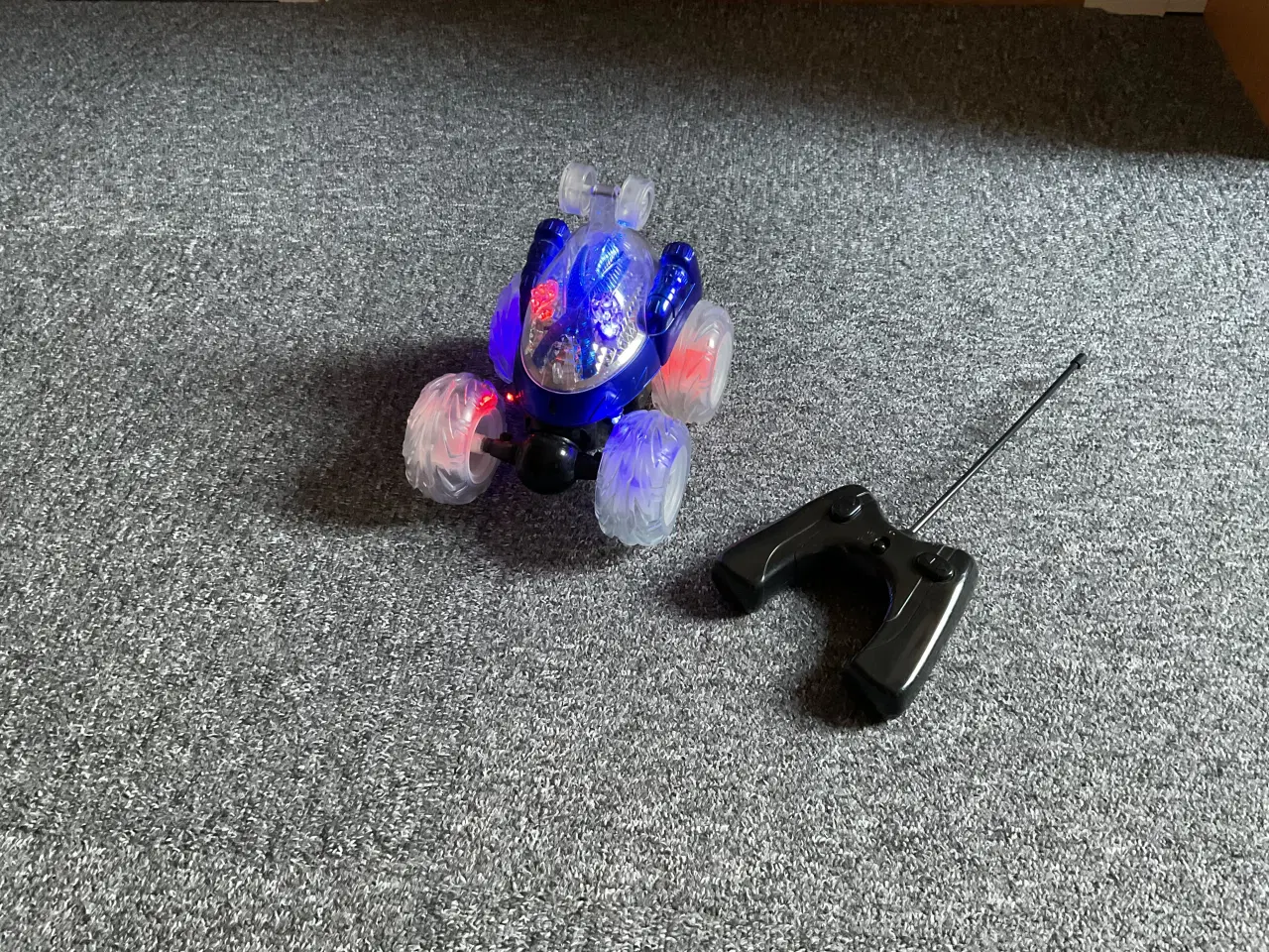 Billede 1 - Fjernstyret bil: CRAZY TUMBLER Stunt Car med lys.