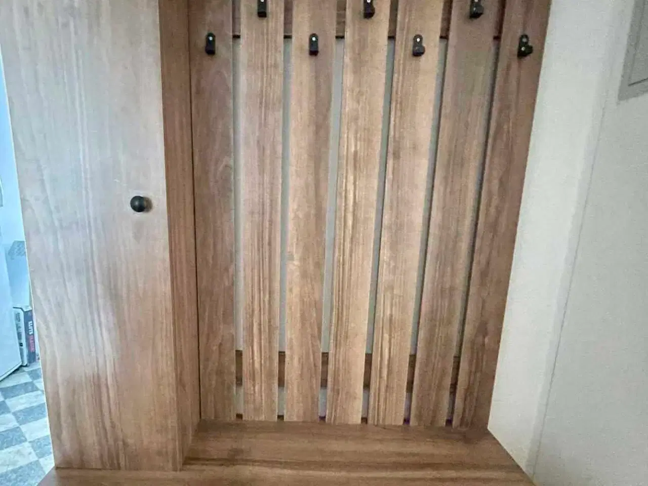 Billede 1 - Entremøbel i valnød 