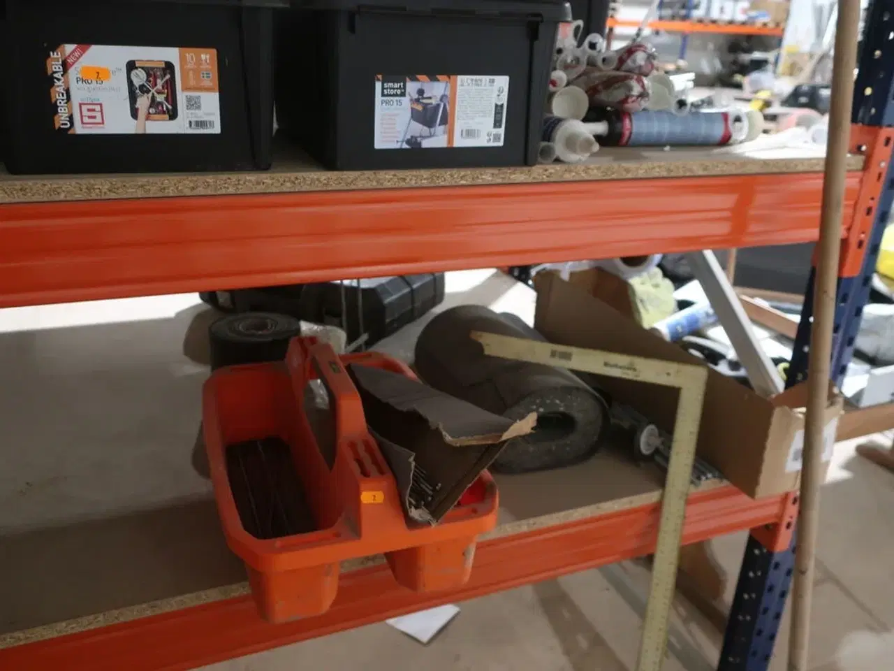 Billede 22 - Lagerreol med div. Værktøj og varelager