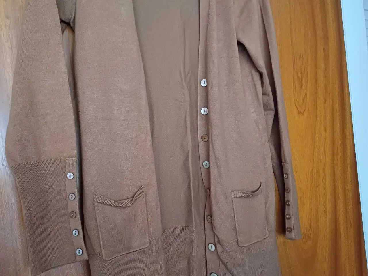 Billede 2 - Cardigan/4 stk strik
