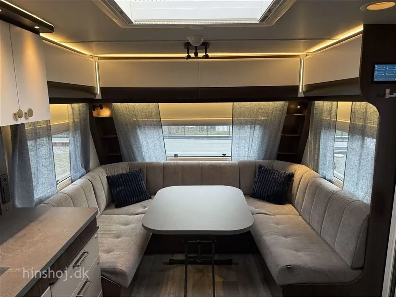 Billede 3 - 2026 - Polar BQDA 650 Black Edition    Polar vintervogn med en dejlig fritstående dobbeltseng fra Hinshøj Caravan