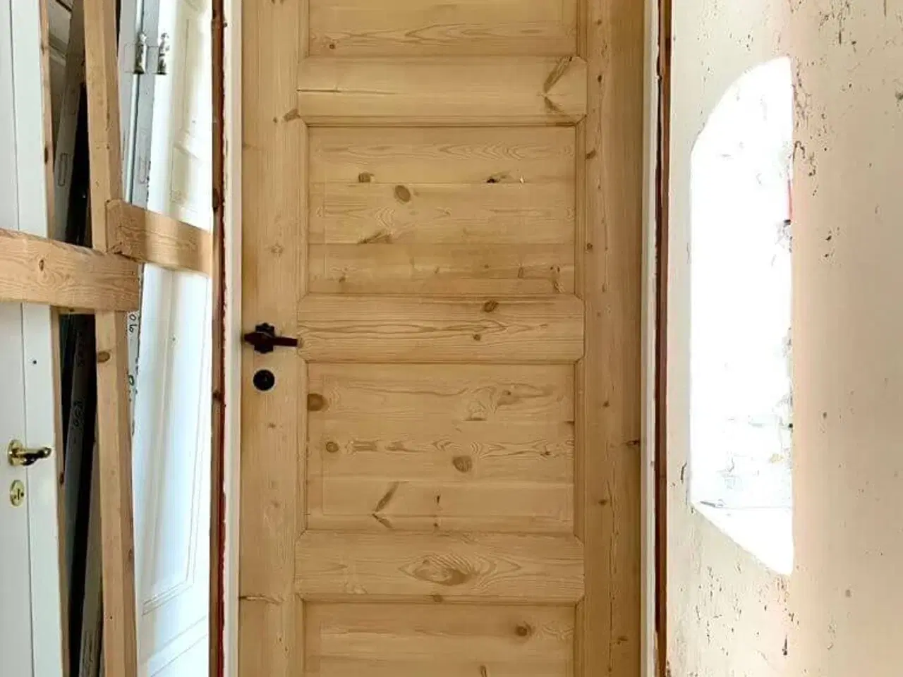 Billede 2 - Smukt afsyret fyldningsdør m. karm