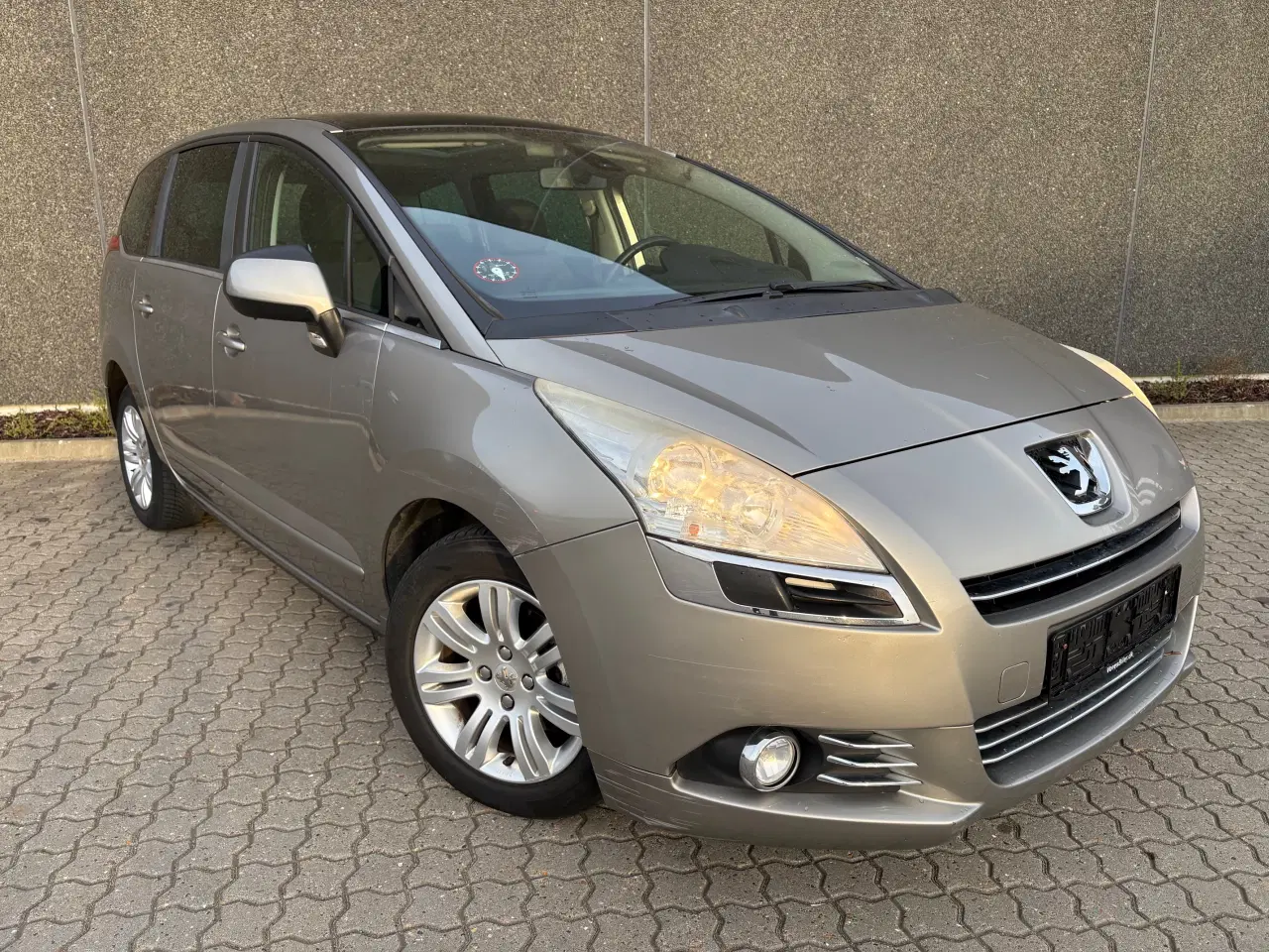 Billede 1 - Pæn og velkørende 7 Personers bil - Nysynet i 2026