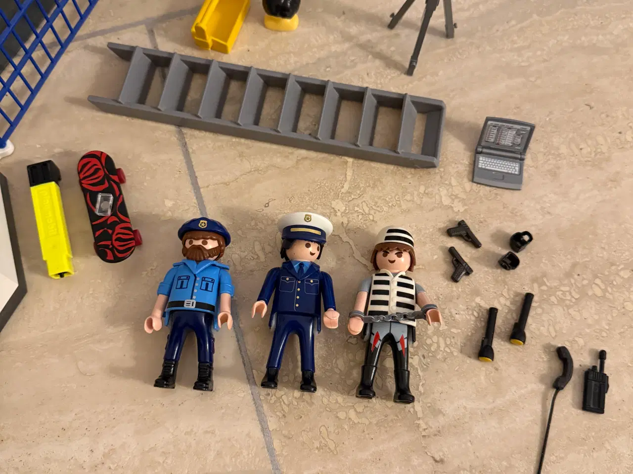 Billede 4 - Playmobil politistation med fængsel