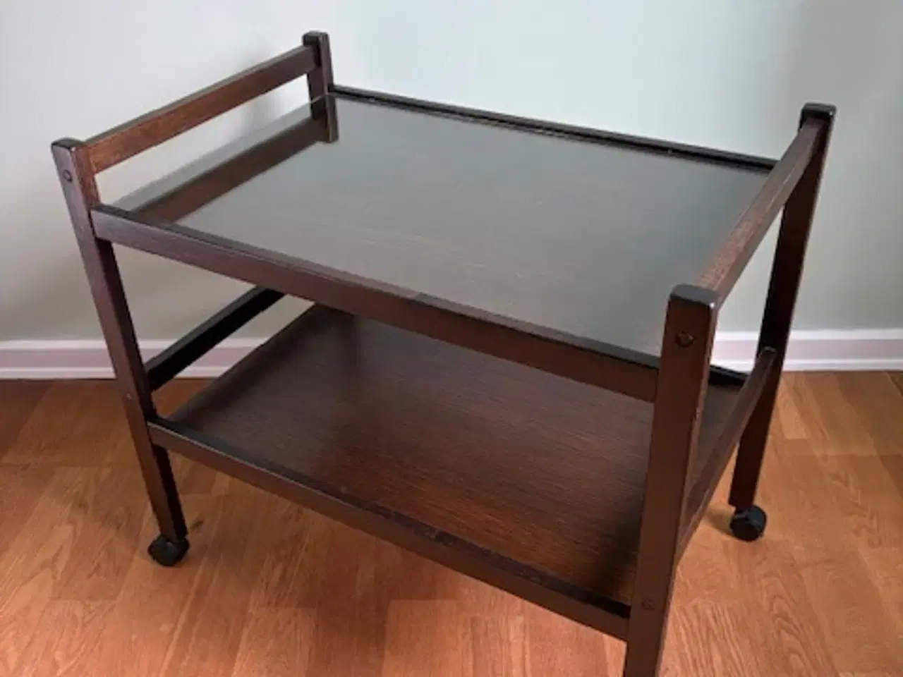 Billede 4 - Serveringsvogn / barbord / rullevogn i mørkt træ