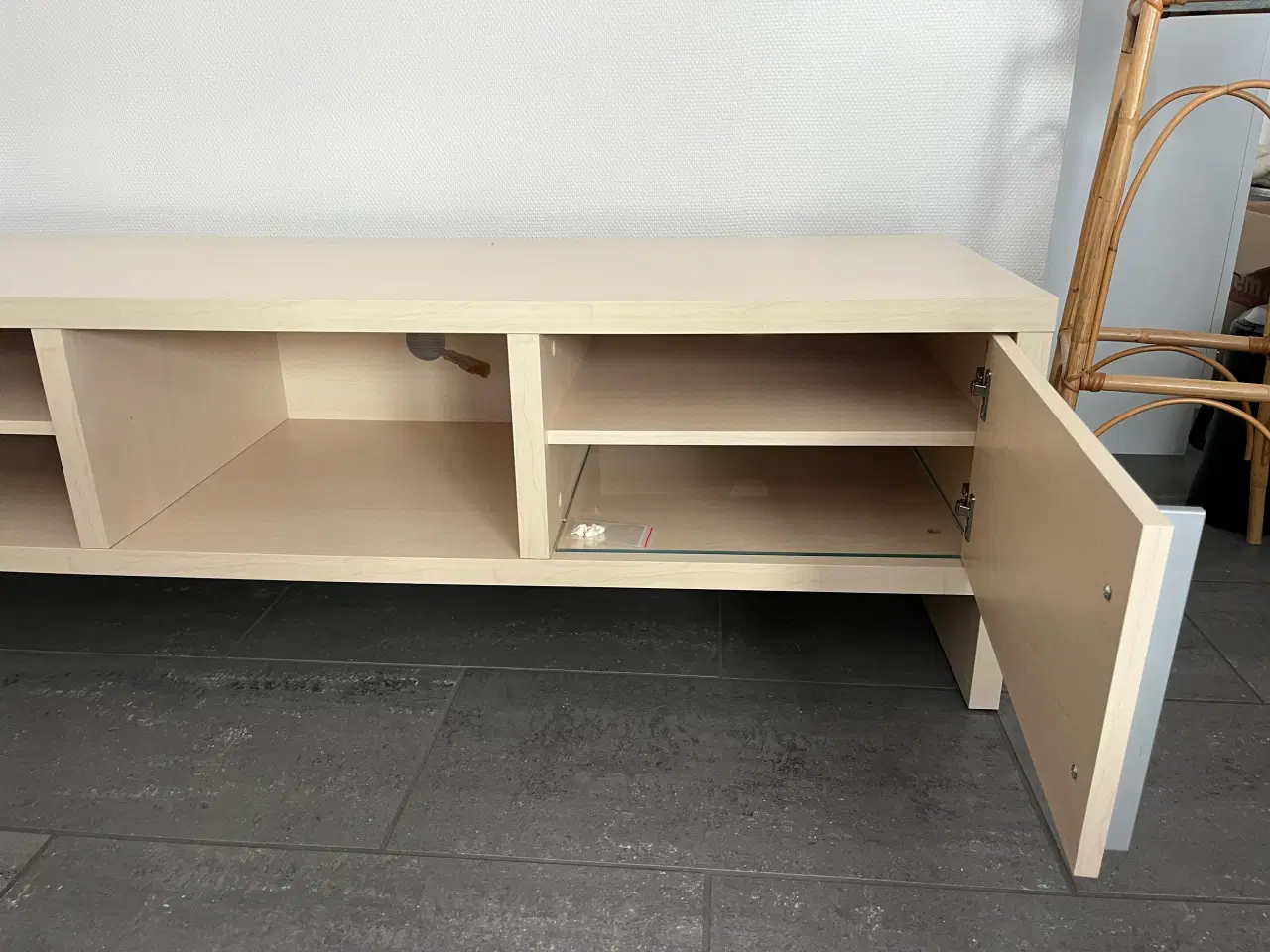 Billede 3 - Fin skænk med 2 låger