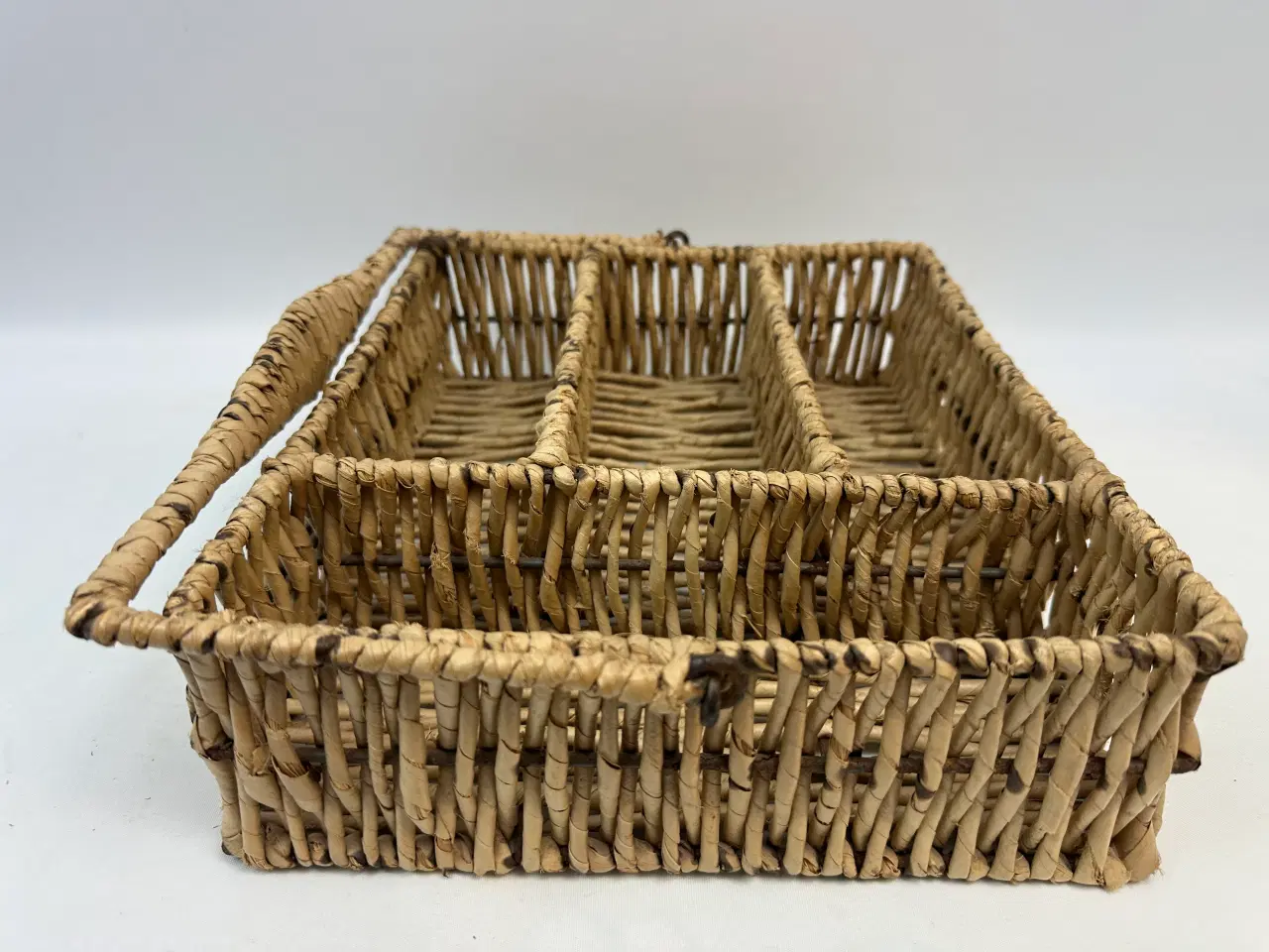 Billede 4 - Retro kurv m. flet og hank, rum inddelt