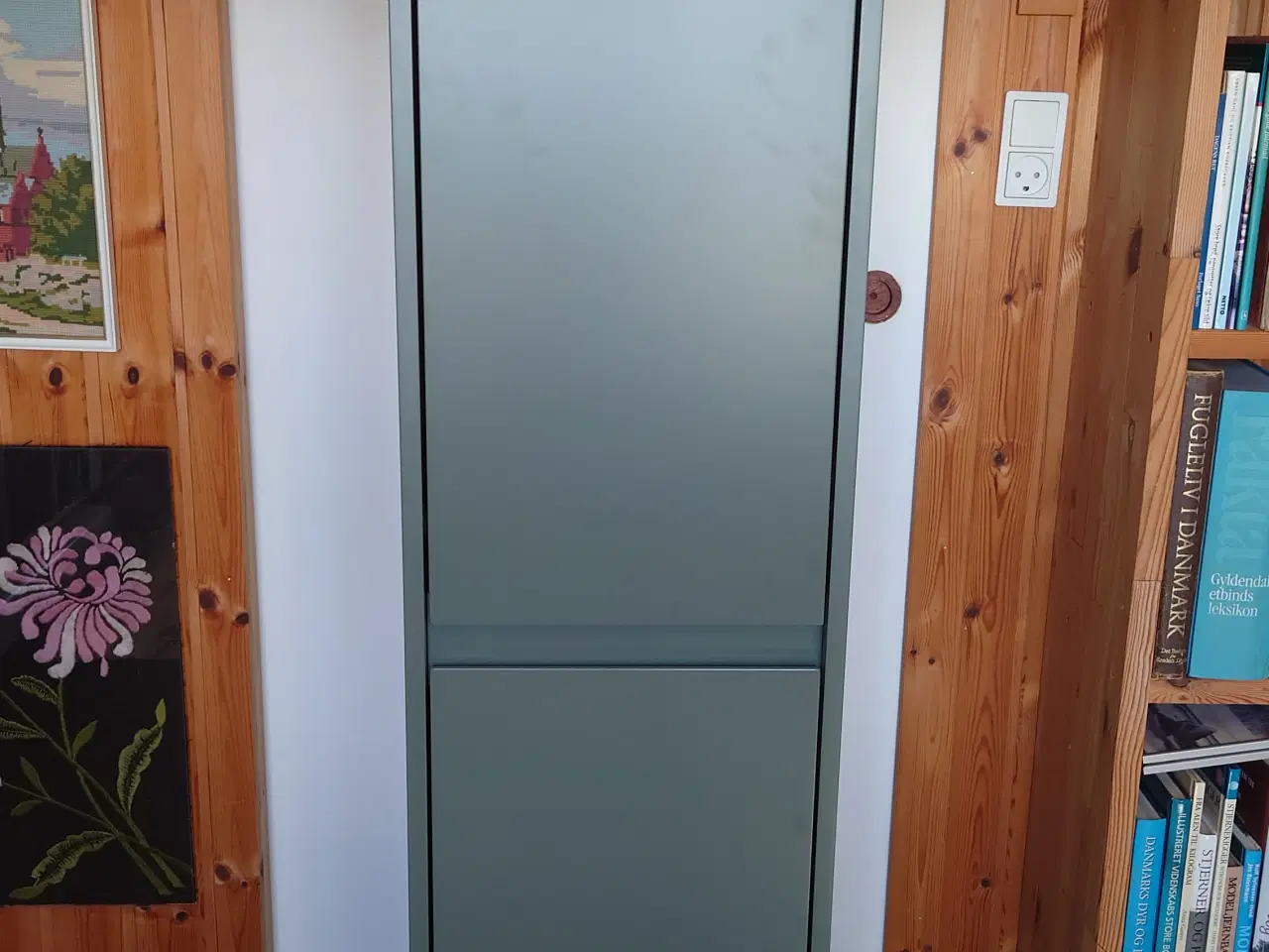 Billede 1 - Molde højskab til bad med glashylder